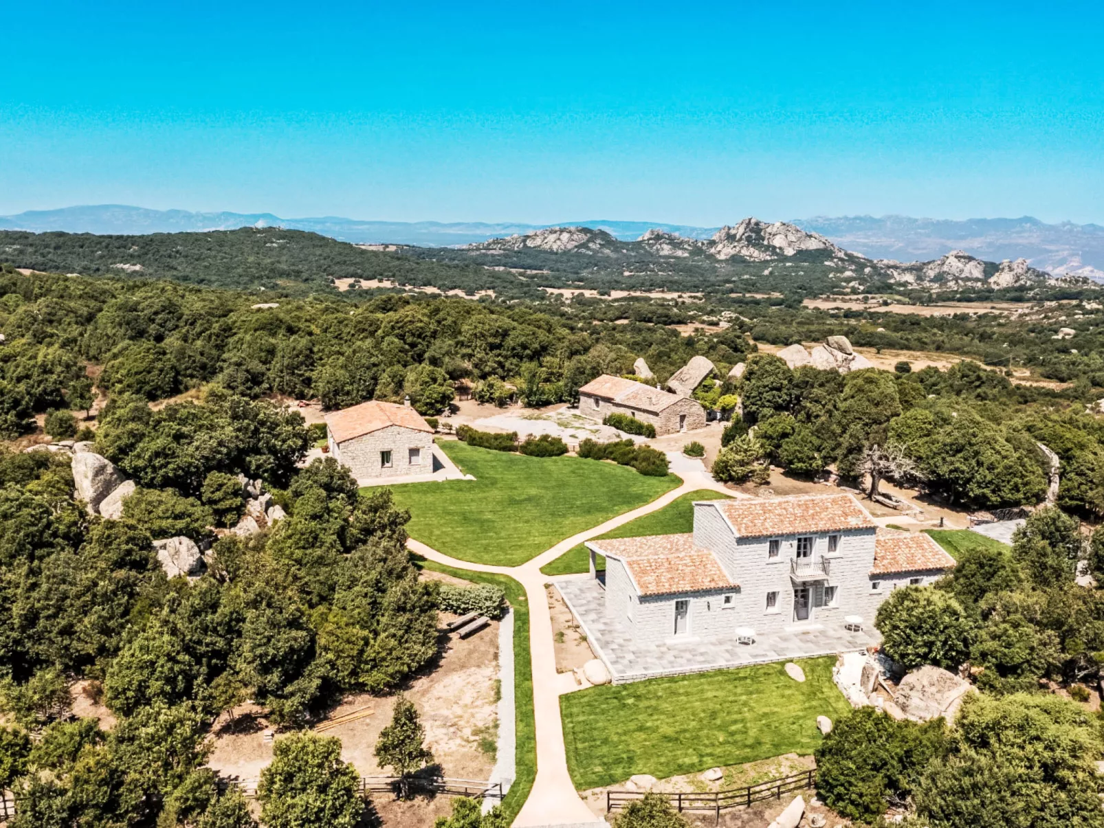 Stazzu Sarra di Monti-Buiten