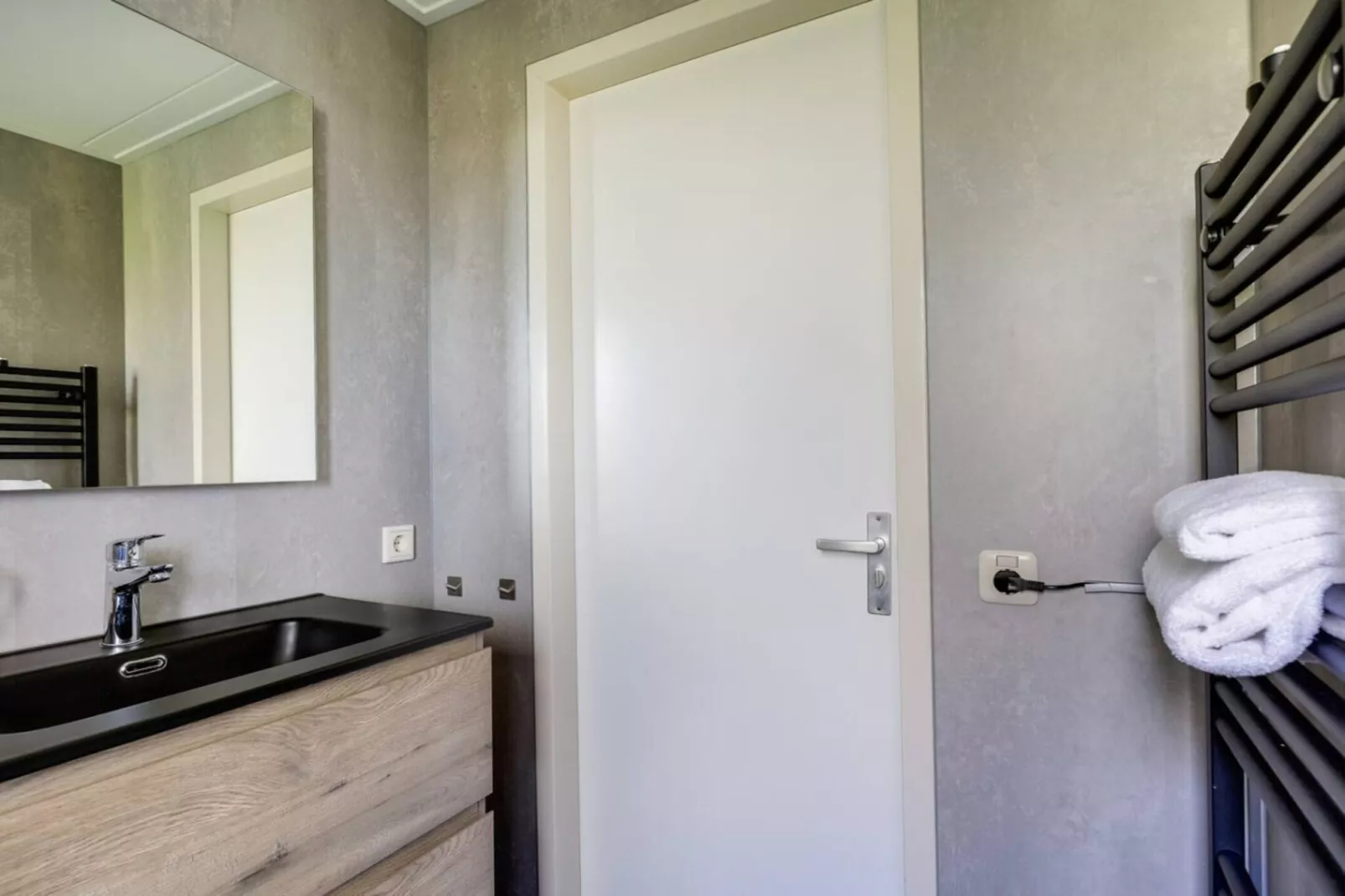 92 | Gaai | Prachtige bungalow nabij natuur-Badkamer