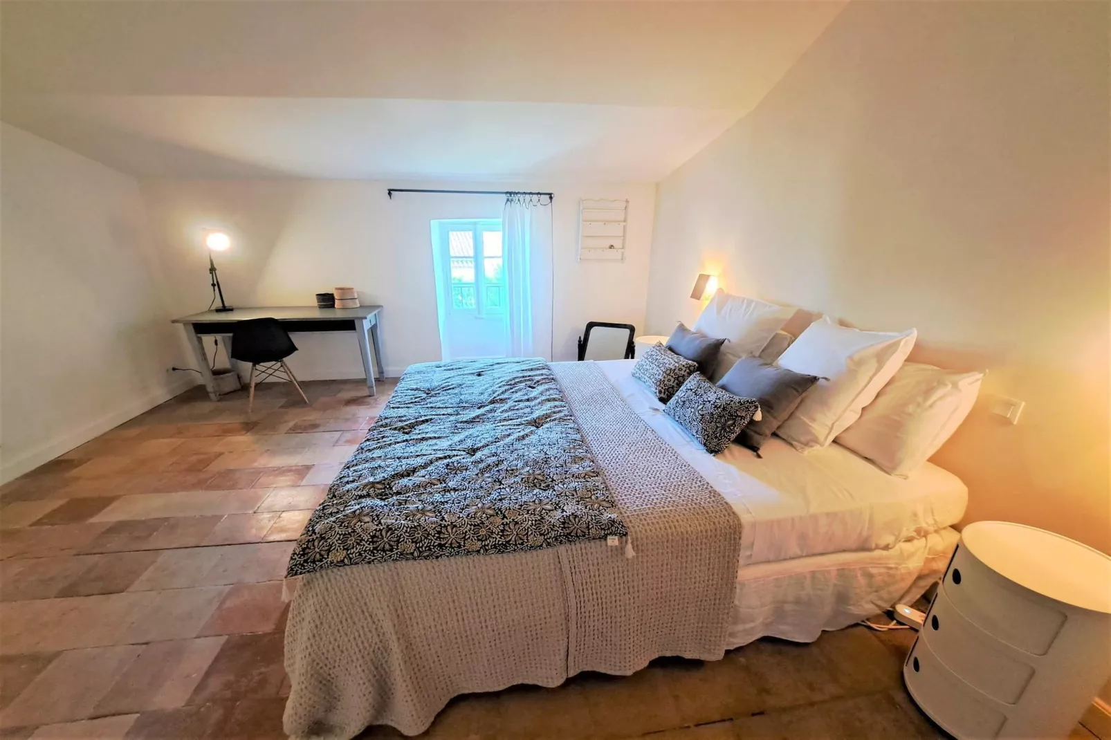 Mas Maillane demeure du XVIIIe entièrement rénové-Slaapkamer