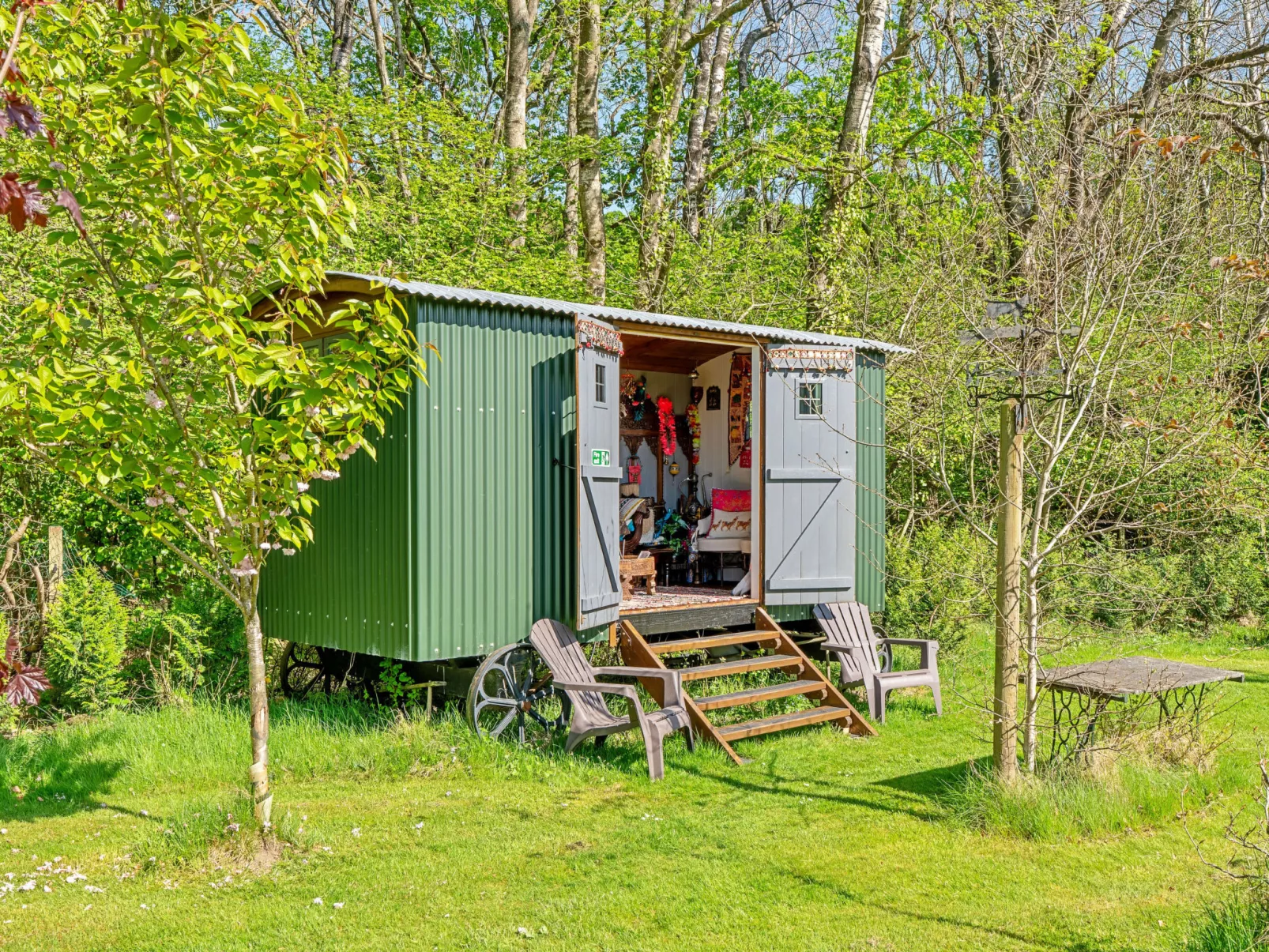 Shepherd's Hut at Hilltop Farm - Binnen