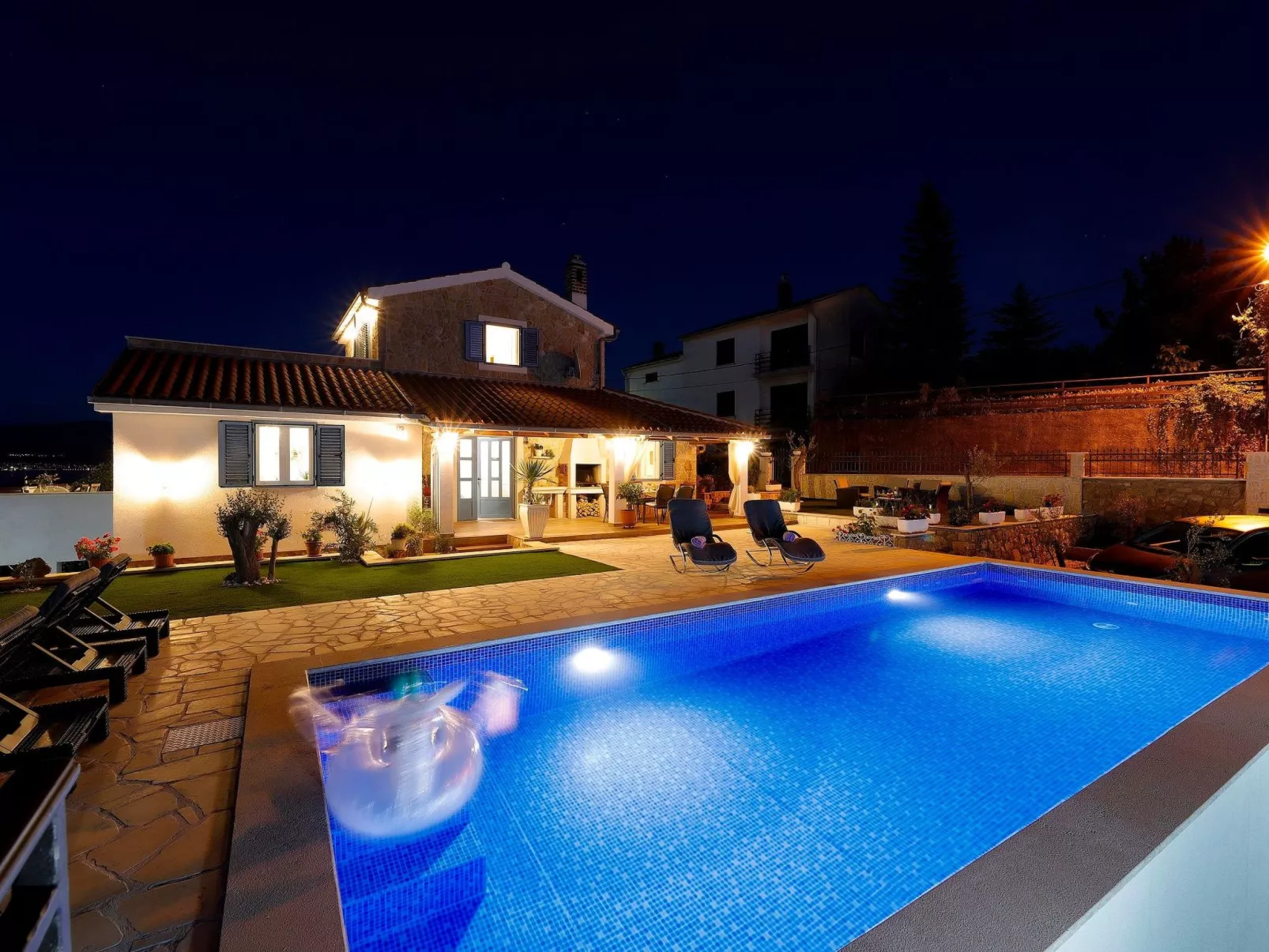 "Mela" mit Blick auf das Wasser - Image-tags.info