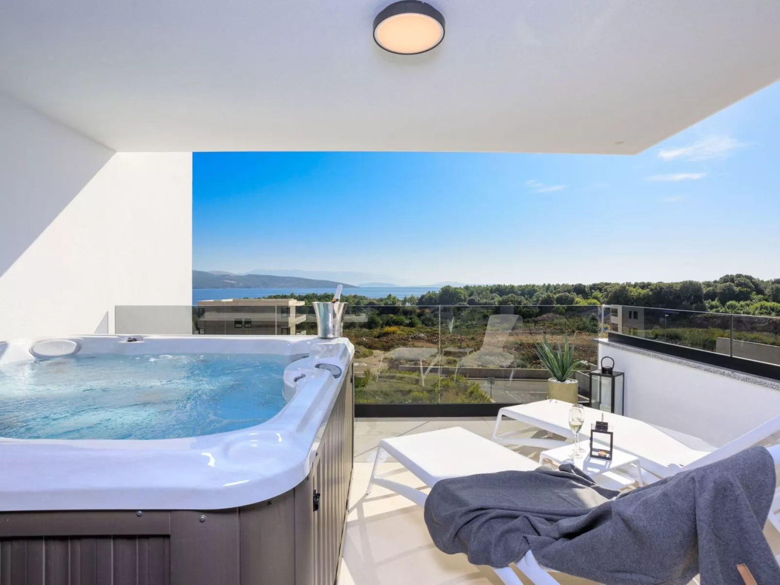 Luxusvilla mit beheiztem Pool in Strandnähe - Image-tags.info