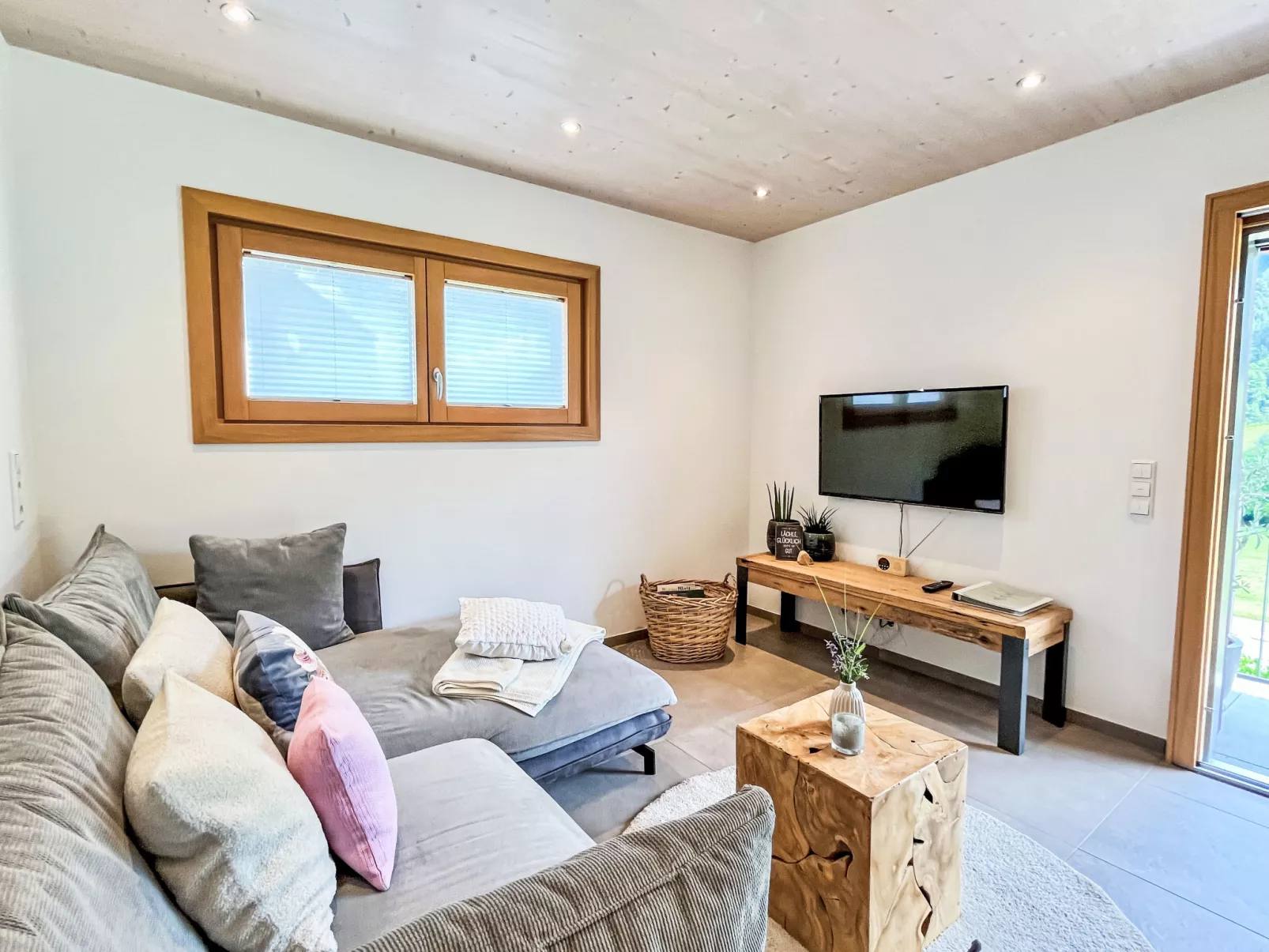 Kinast (HFT201)-Binnen