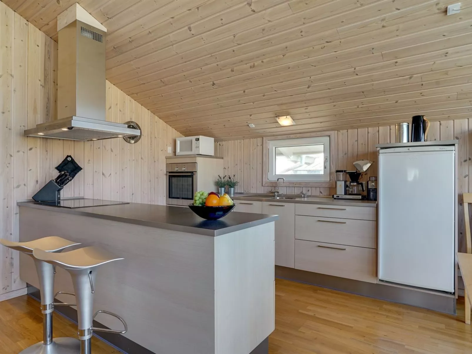 "Emelia" - 50m from the sea-Binnen