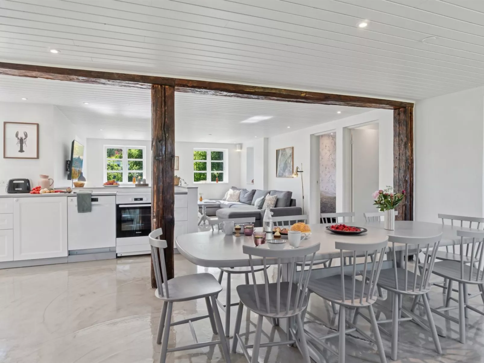 "Thrym" - 2.5km from the sea - Binnen