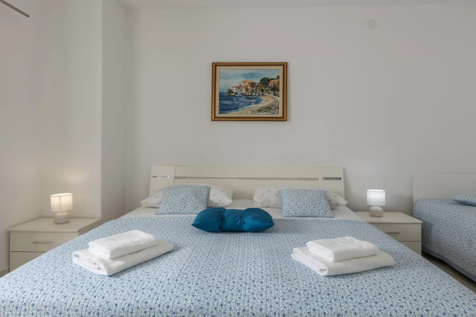 Villa Blanka - Six Bedroom Villa with Swimming Pool and Sea View-Slaapkamer