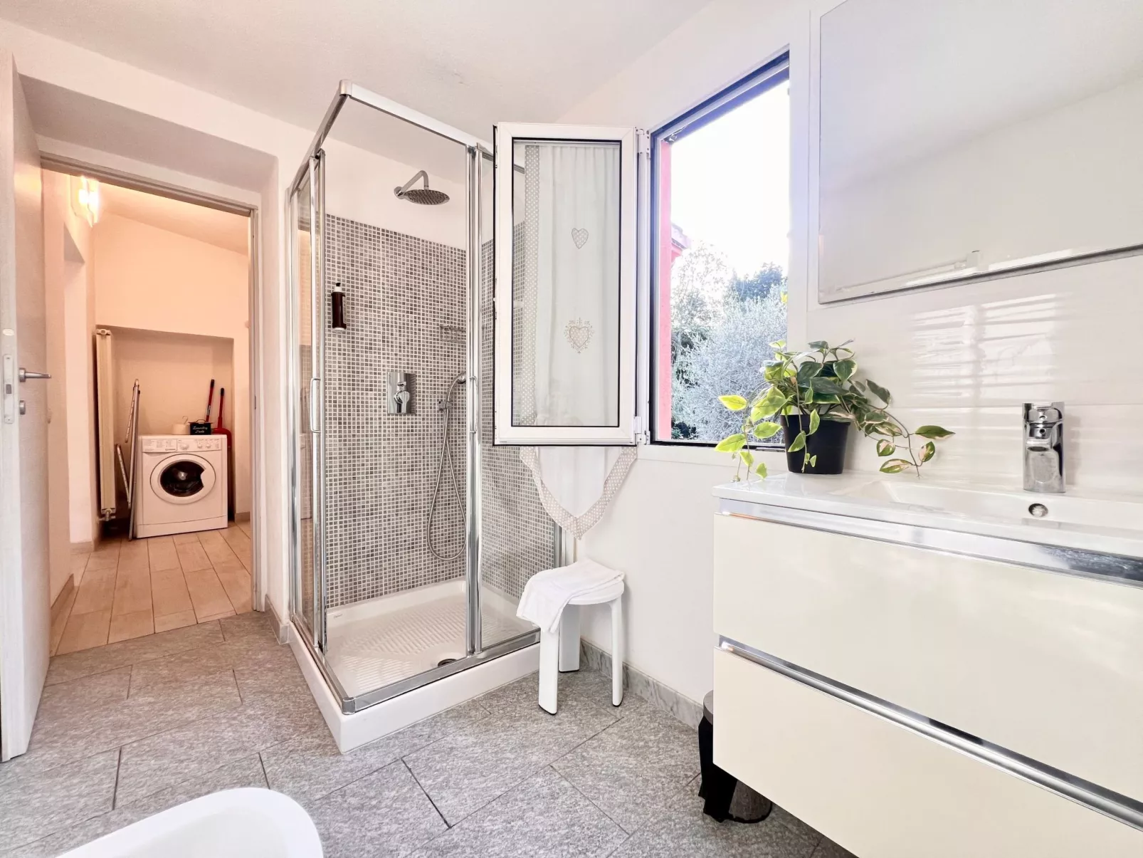 Wohnung im zweiten Stock mit Parkplatz und Garten - Image-tags.info