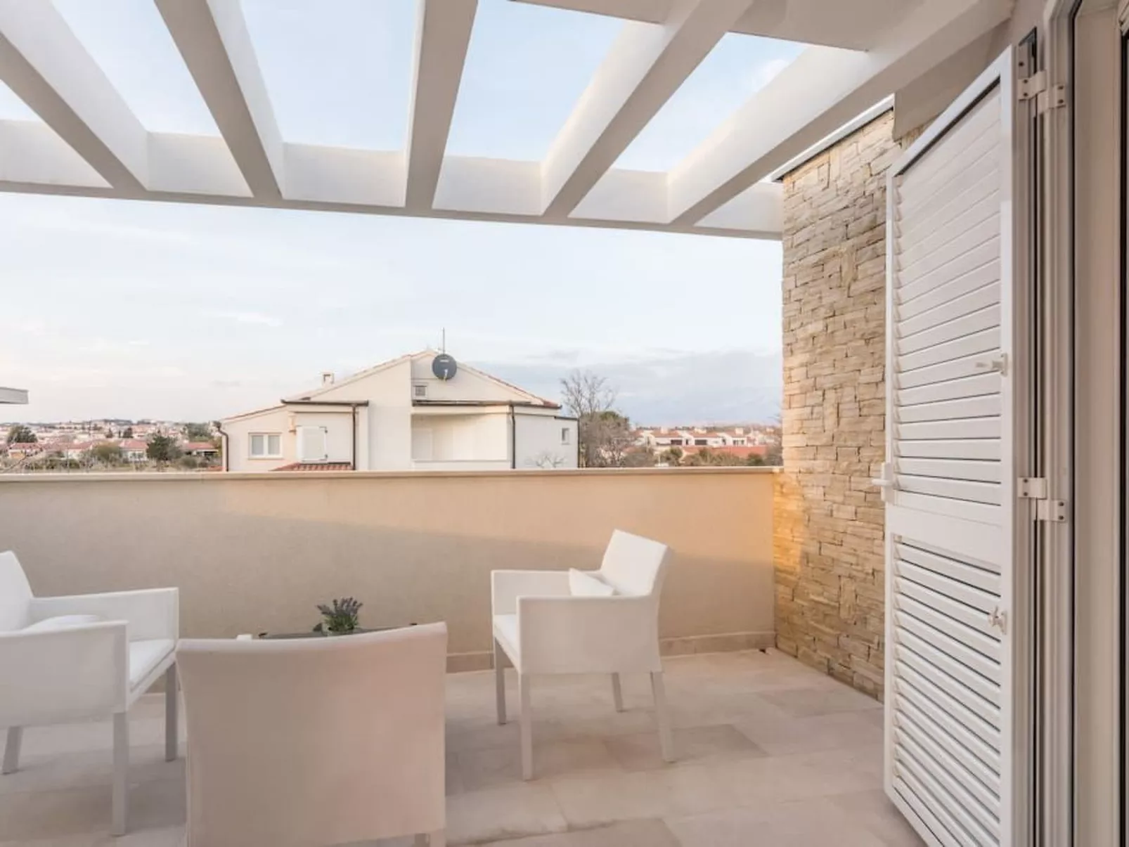 Luxuriöse Villa White Rose mit Pool in der Nähe von Zrče Beach - Image-tags.info