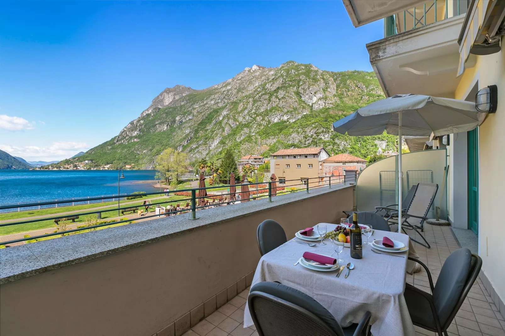 RESIDENCE PORTO LETIZIA - PALACE-2ROOM APT 6 PAX LAKE VIEW DELUXE 8210 - P2LD6 - Terrasbalkon