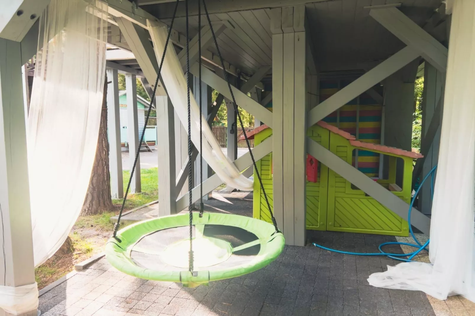 Dom w Starych Czaplach z domkiem na drzewie-Tuinen zomer