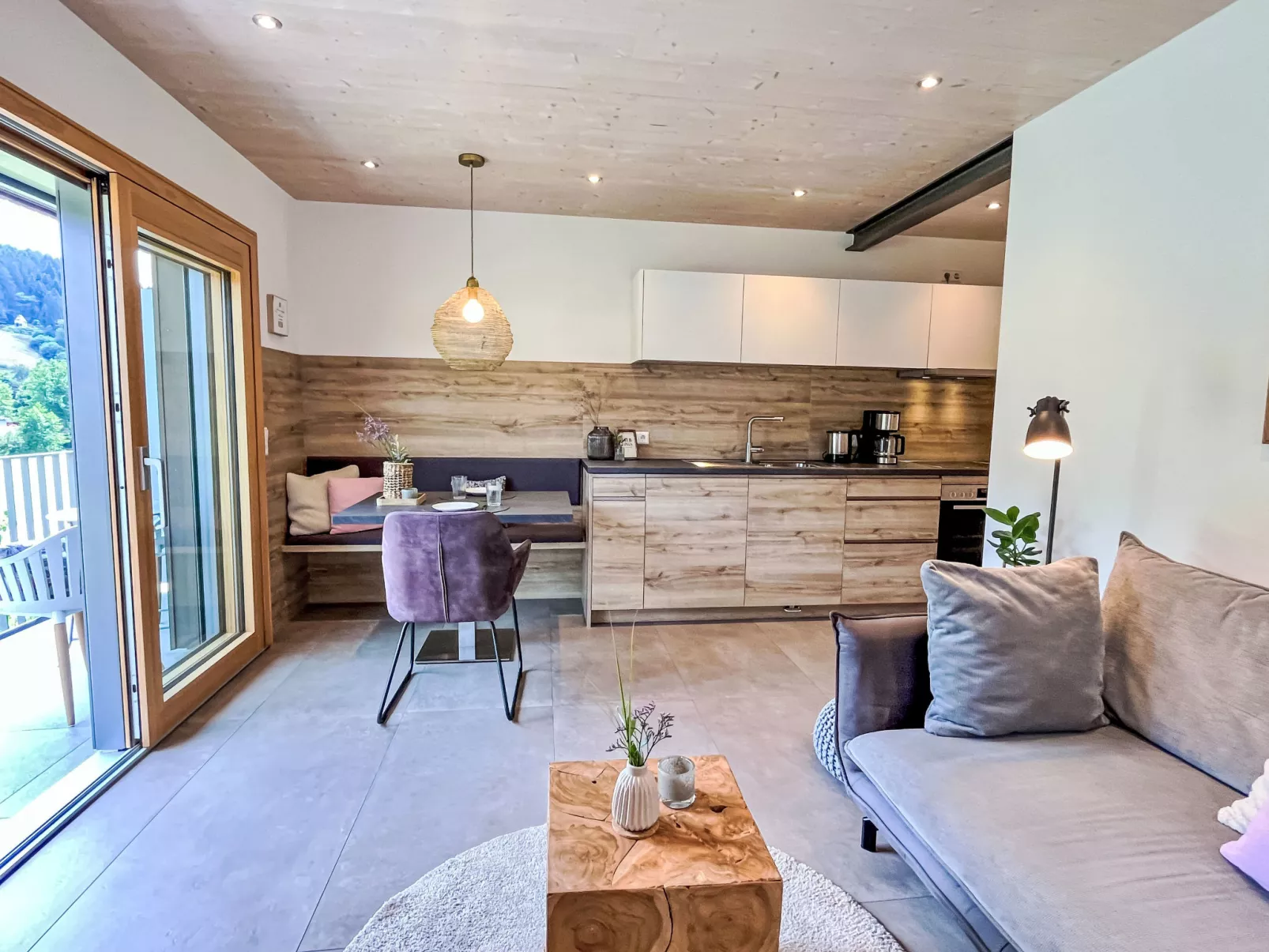 Kinast (HFT201)-Binnen