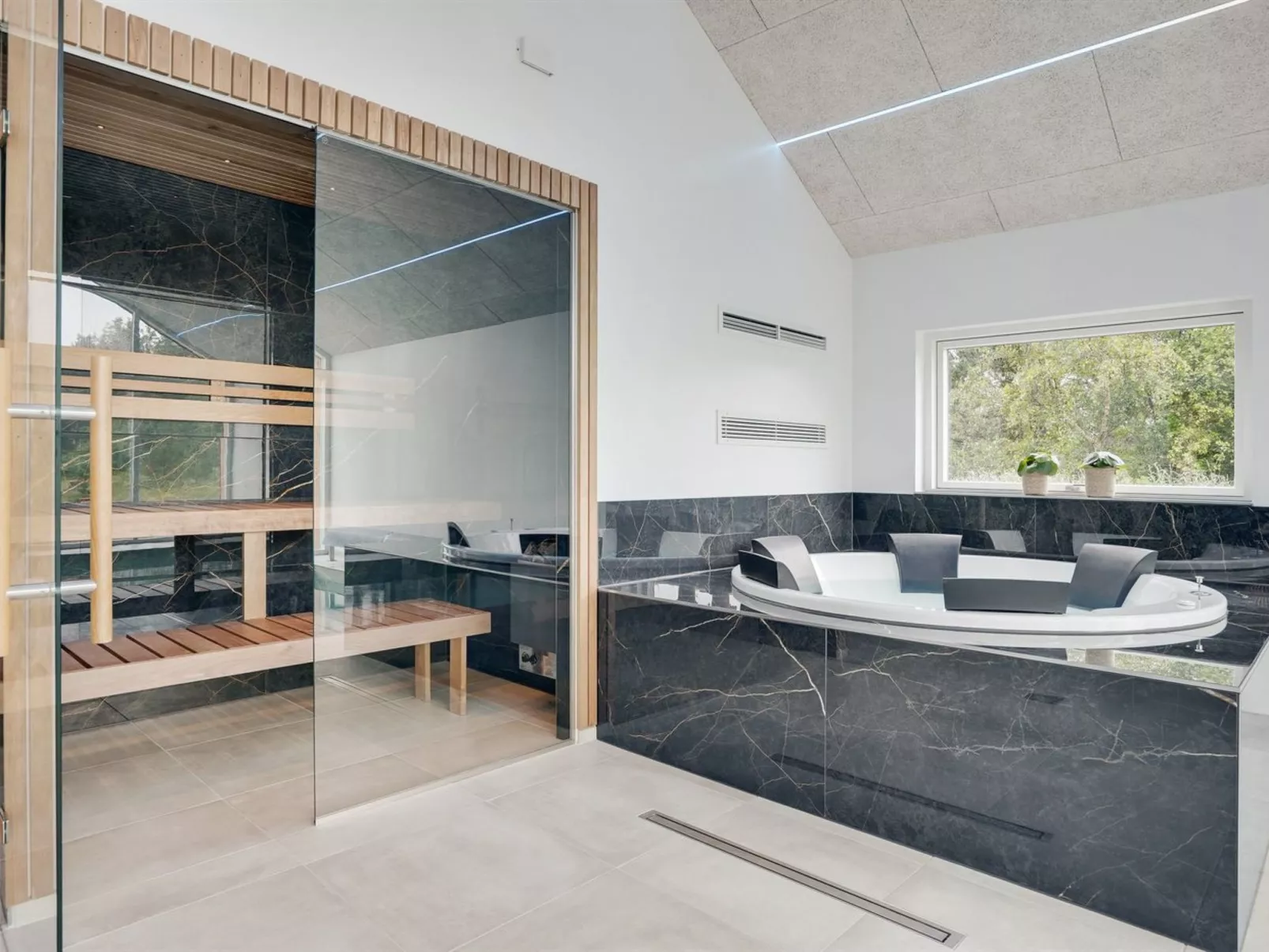 "Menja" - 1.4km from the sea-Binnen