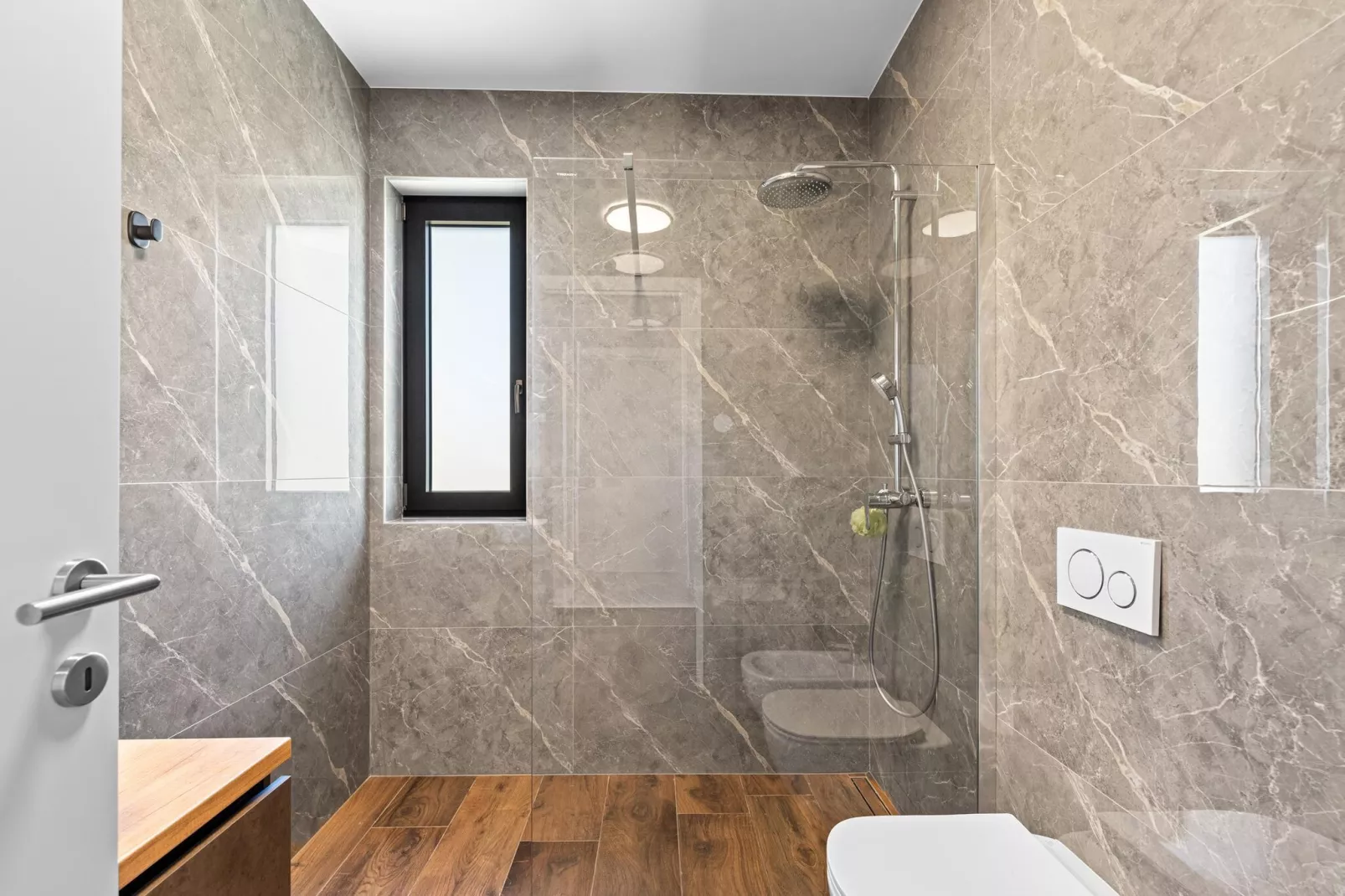 Villa Mattia-Badkamer