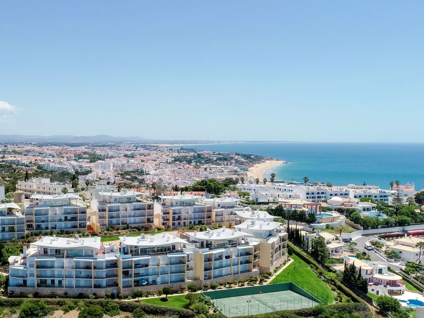 "Elena 1" mit Blick auf das Wasser - Image-tags.info