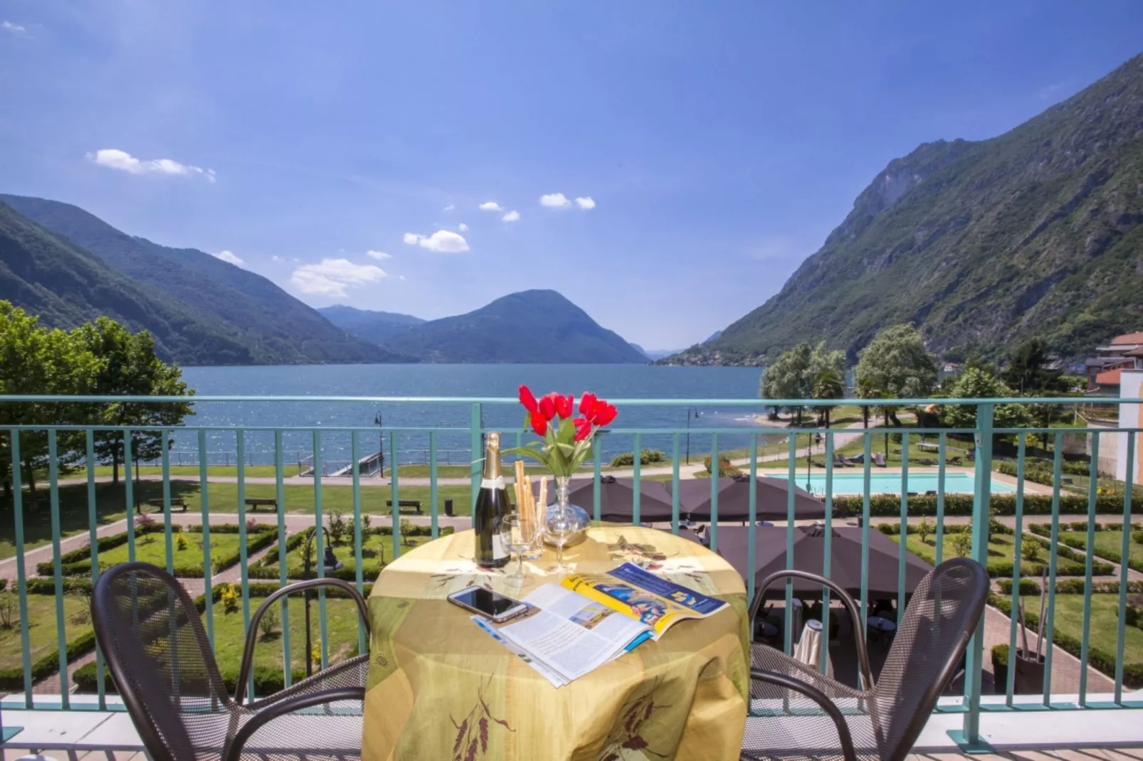 RESIDENCE PORTO LETIZIA - PALACE-1ROOM APT 4 PAX LAKE VIEW DELUXE 8206 - P1LD4 - Terrasbalkon