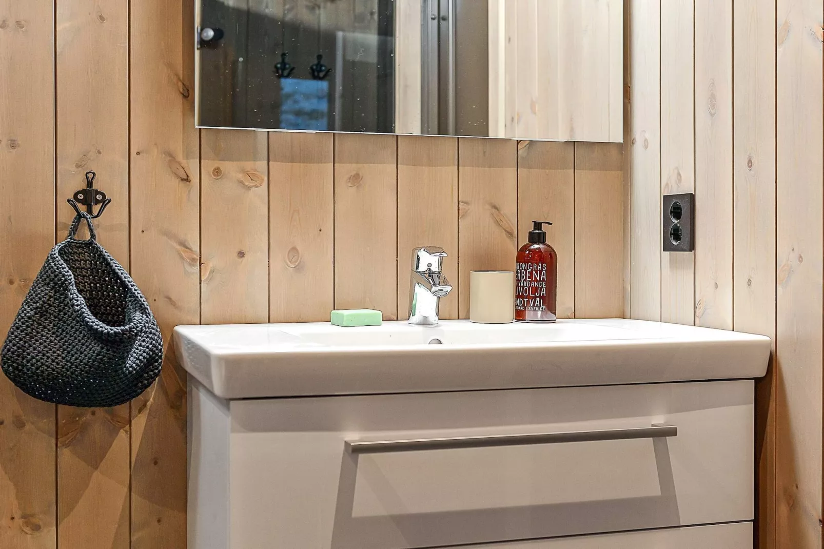 Stijlvolle Cabin Retreat in Varden-By Traum-Binnen