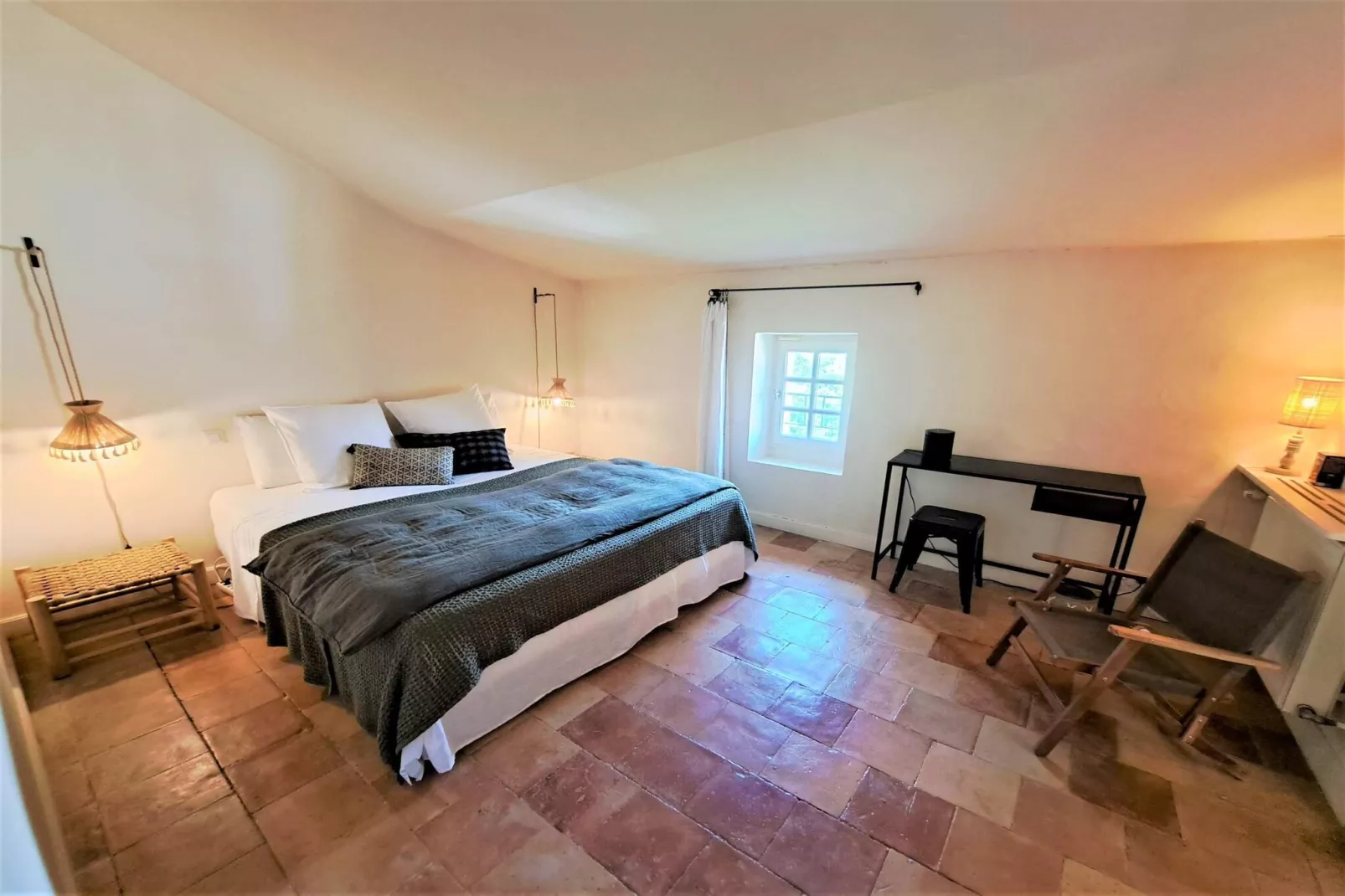 Mas Maillane demeure du XVIIIe entièrement rénové-Slaapkamer