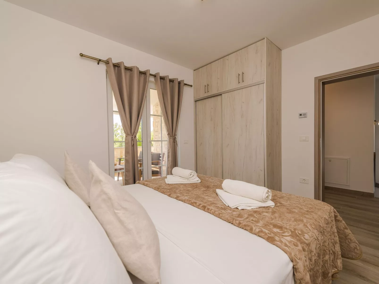 Neue Steinvilla mit beheiztem Pool in Strandnähe - Image-tags.info