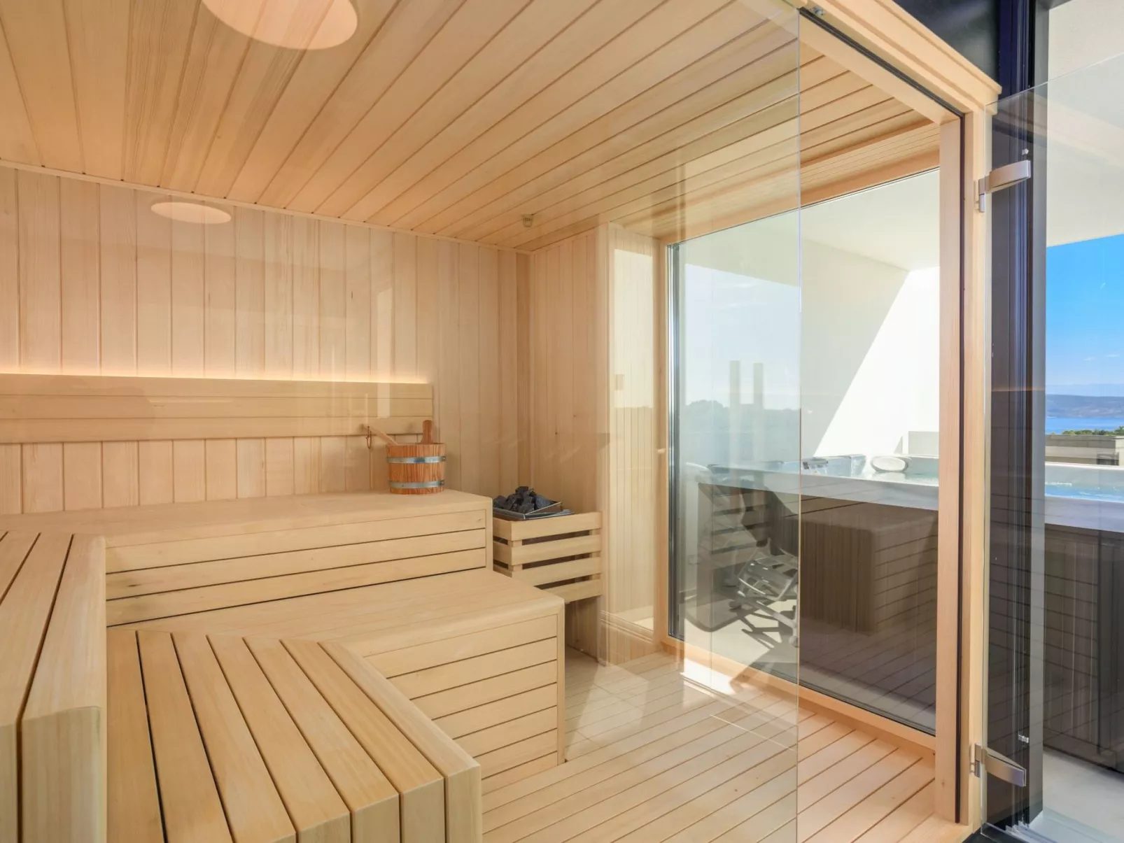 Luxusvilla mit beheiztem Pool in Strandnähe - Image-tags.info