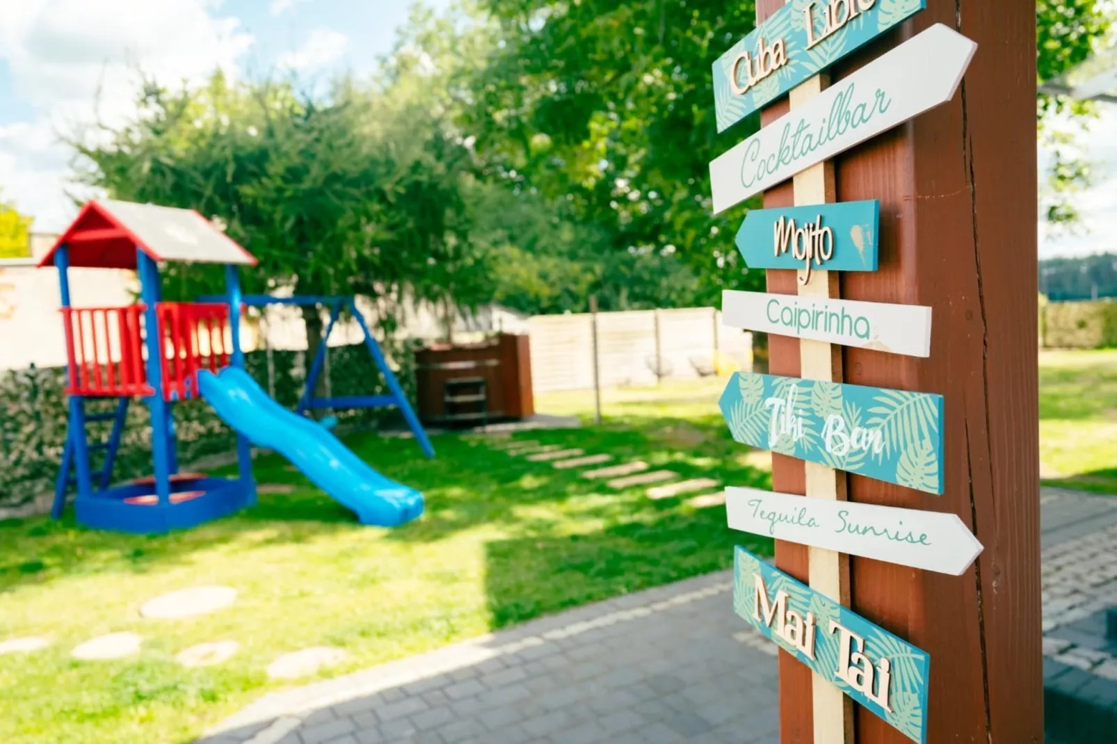 Dom w Starych Czaplach z domkiem na drzewie-Tuinen zomer