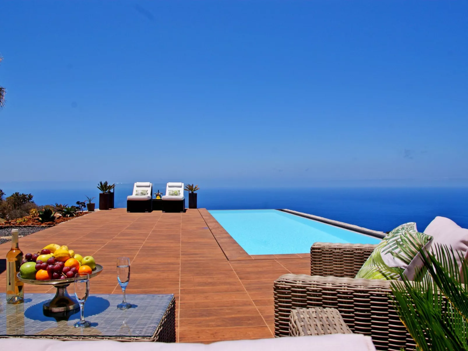 Moderne Architekten-Villa mit Infinity-Pool und Meerblick - Image-tags.info
