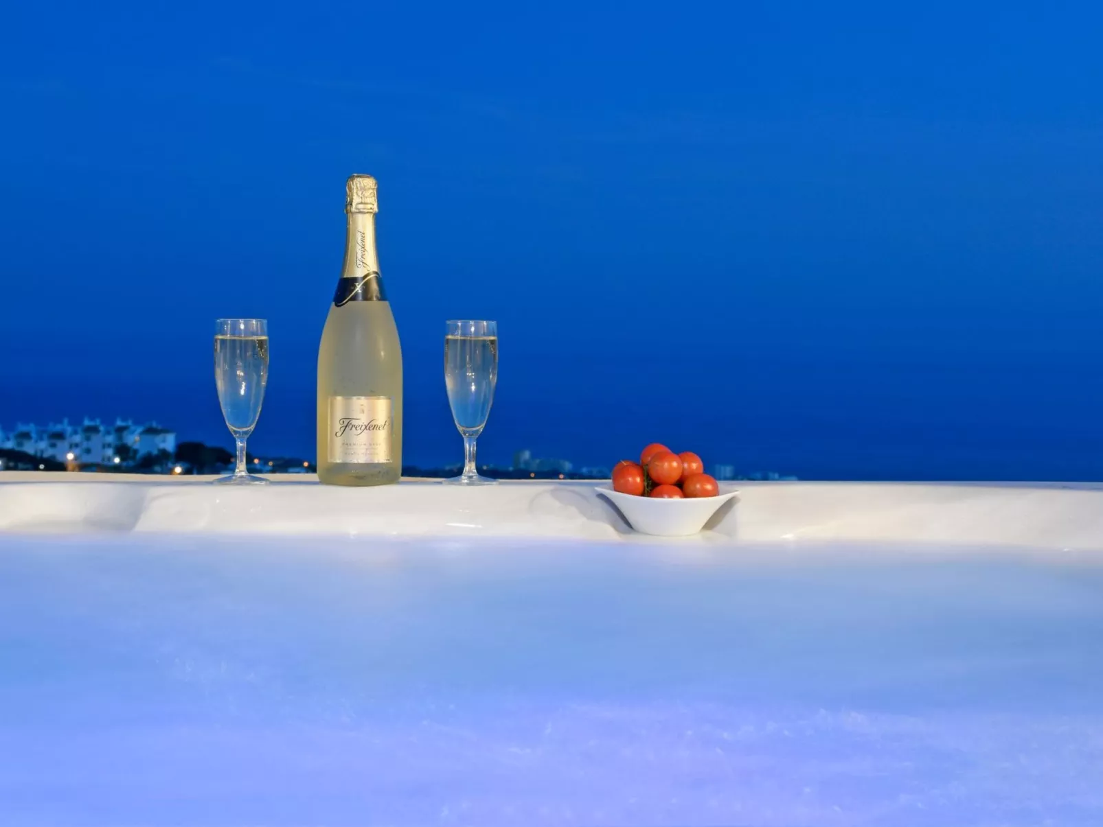 Penthouse, Jacuzzi, Meerblick, BBQ,wifi, AC - Buiten