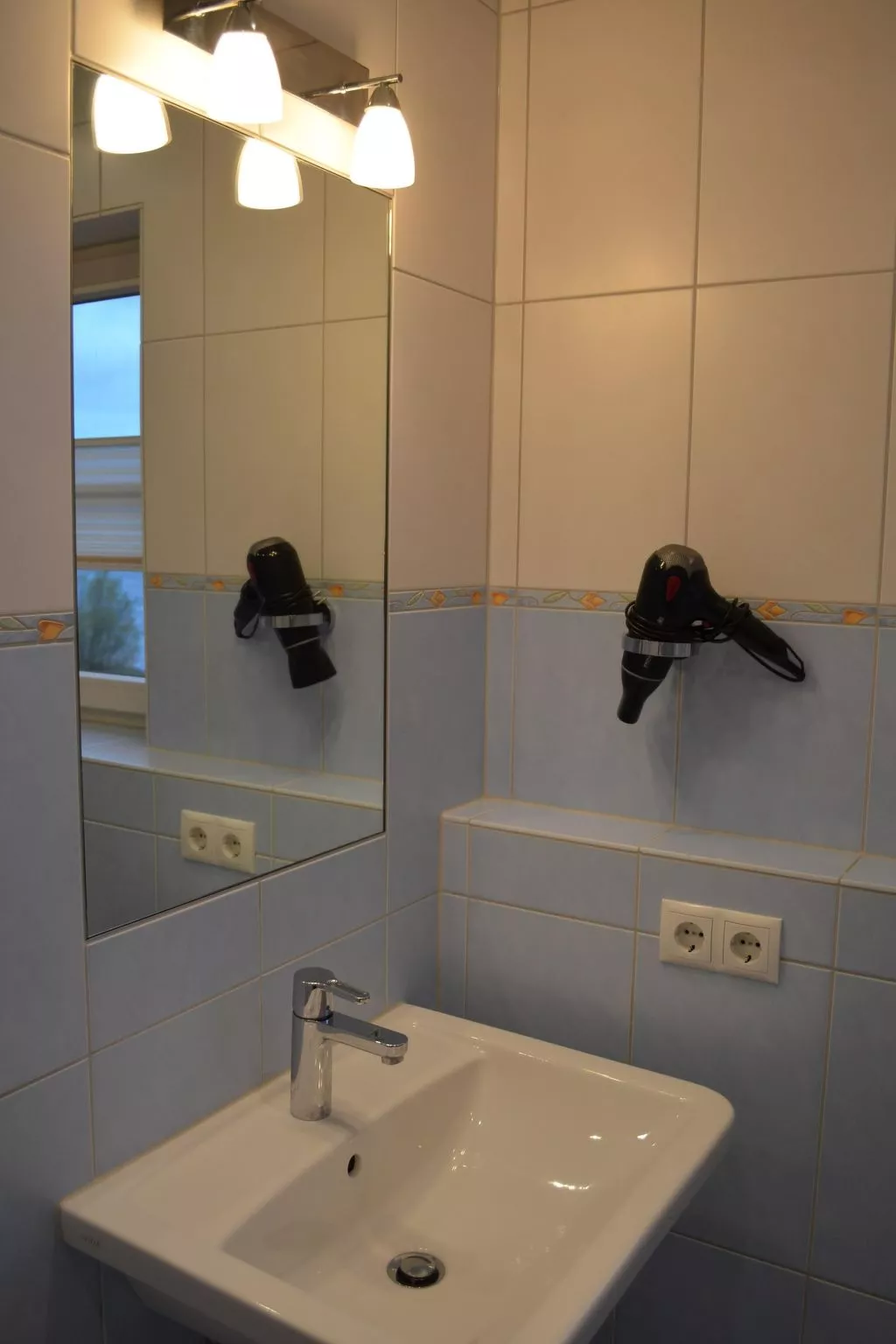 TRADITIONELLES REETDACHHAUS MIT SAUNA, KAMINOFEN UND PRIVATEM WASSERZUGANG - Image-tags.info