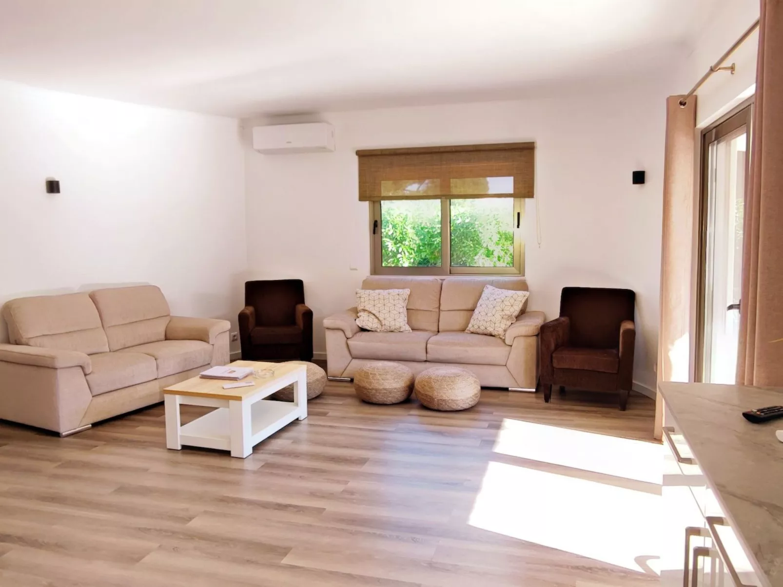 Villa mit 6 Schlafzimmern, Familie, Gruppen, Strand, Pool, Garten - Image-tags.info