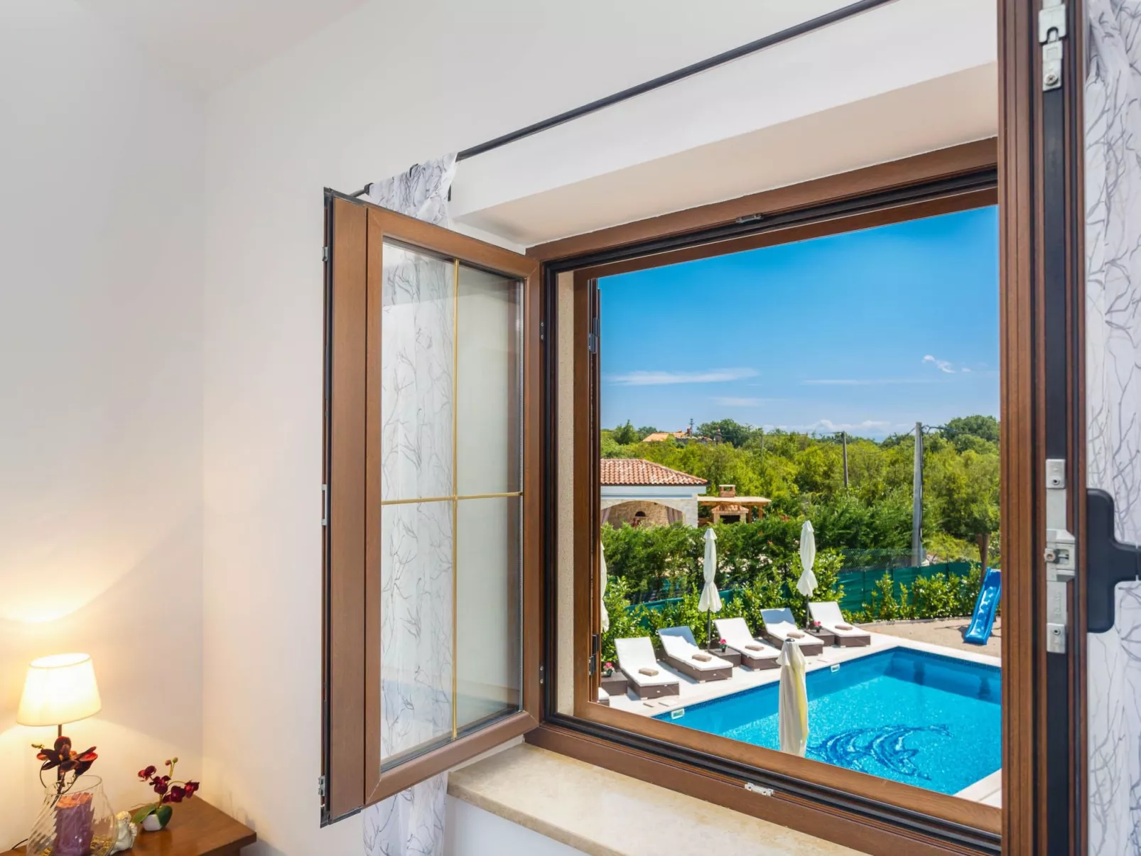 Villa Kamenica  im mediterranen Stil mit Innen- und Außenpool - Image-tags.info