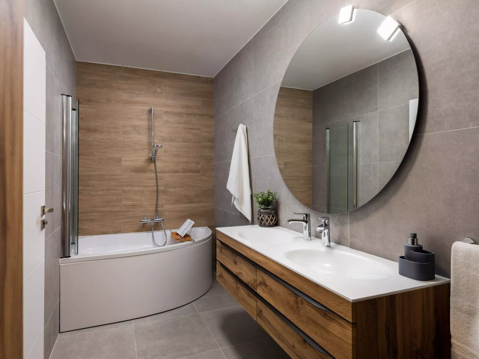 Villa in Strandnähe, Pool, Kinderspielplatz - Image-tags.info