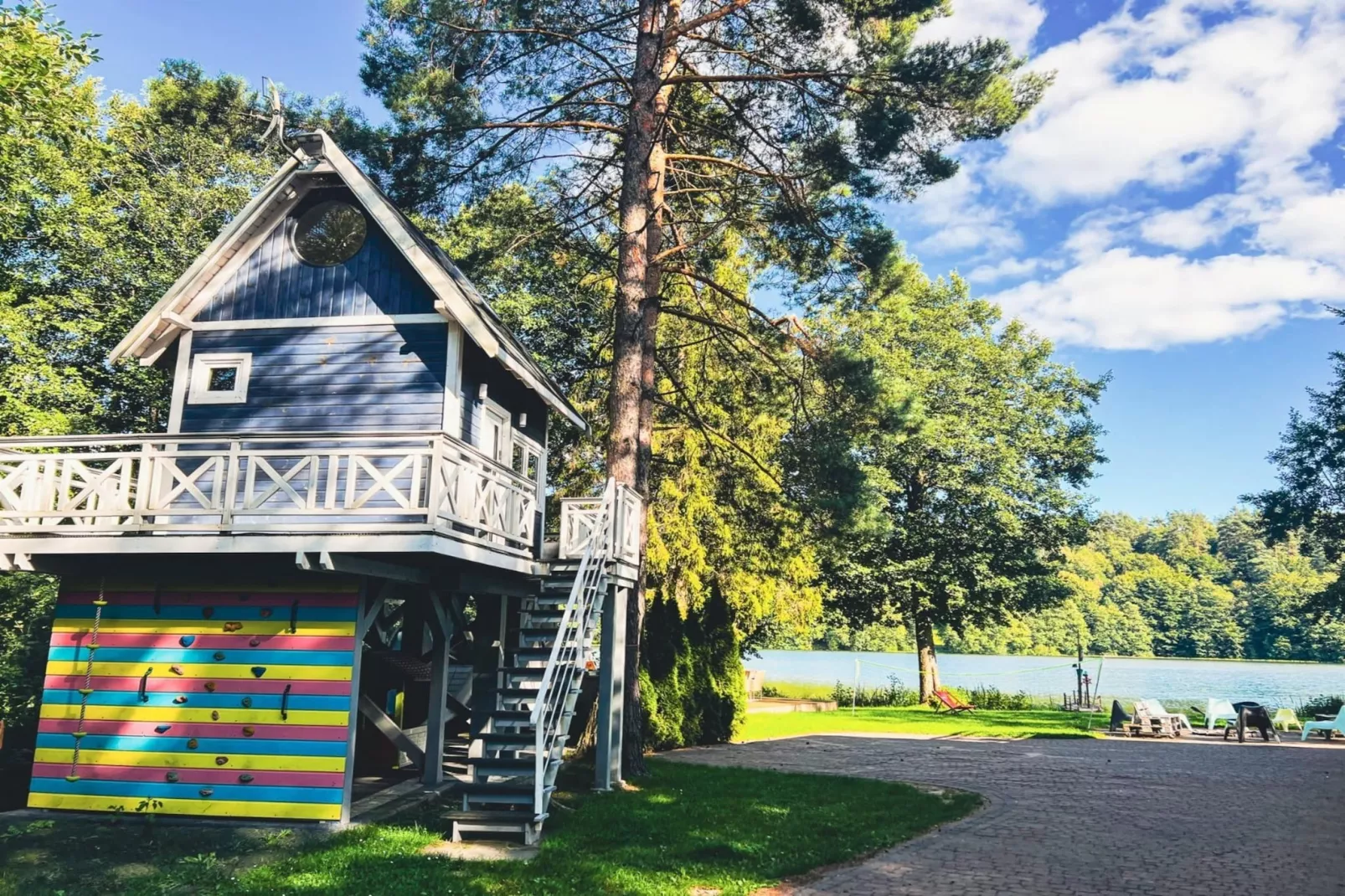 Dom w Starych Czaplach z domkiem na drzewie-Tuinen zomer