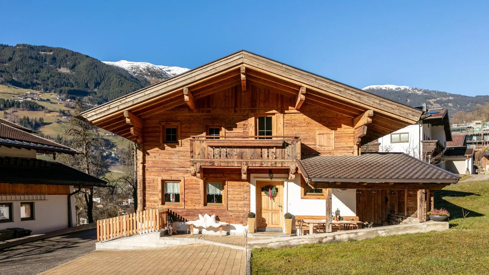 Rosalie-Lorena-Exterieur winter