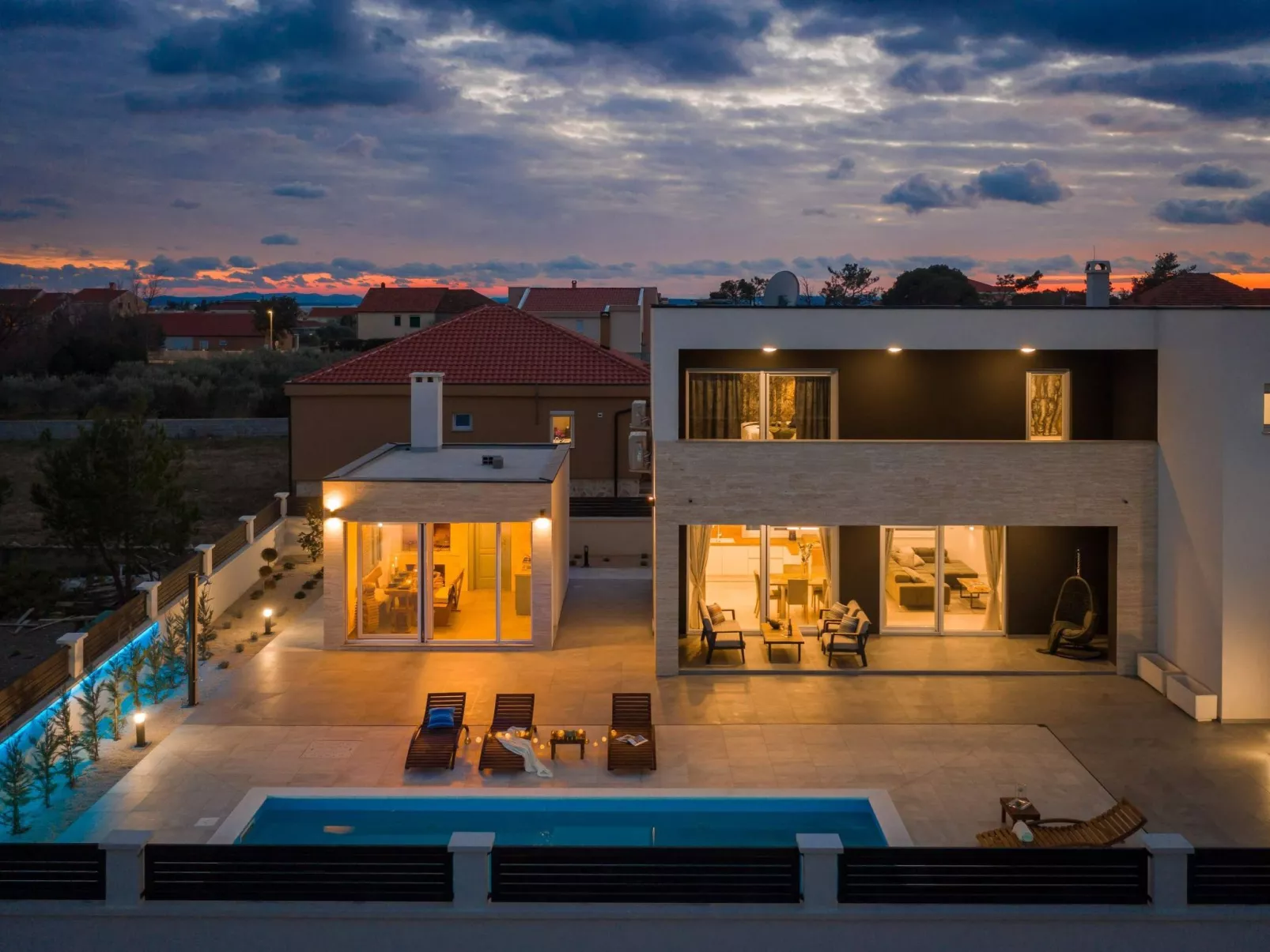 Villa in Strandnähe, Pool, Kinderspielplatz - Image-tags.info