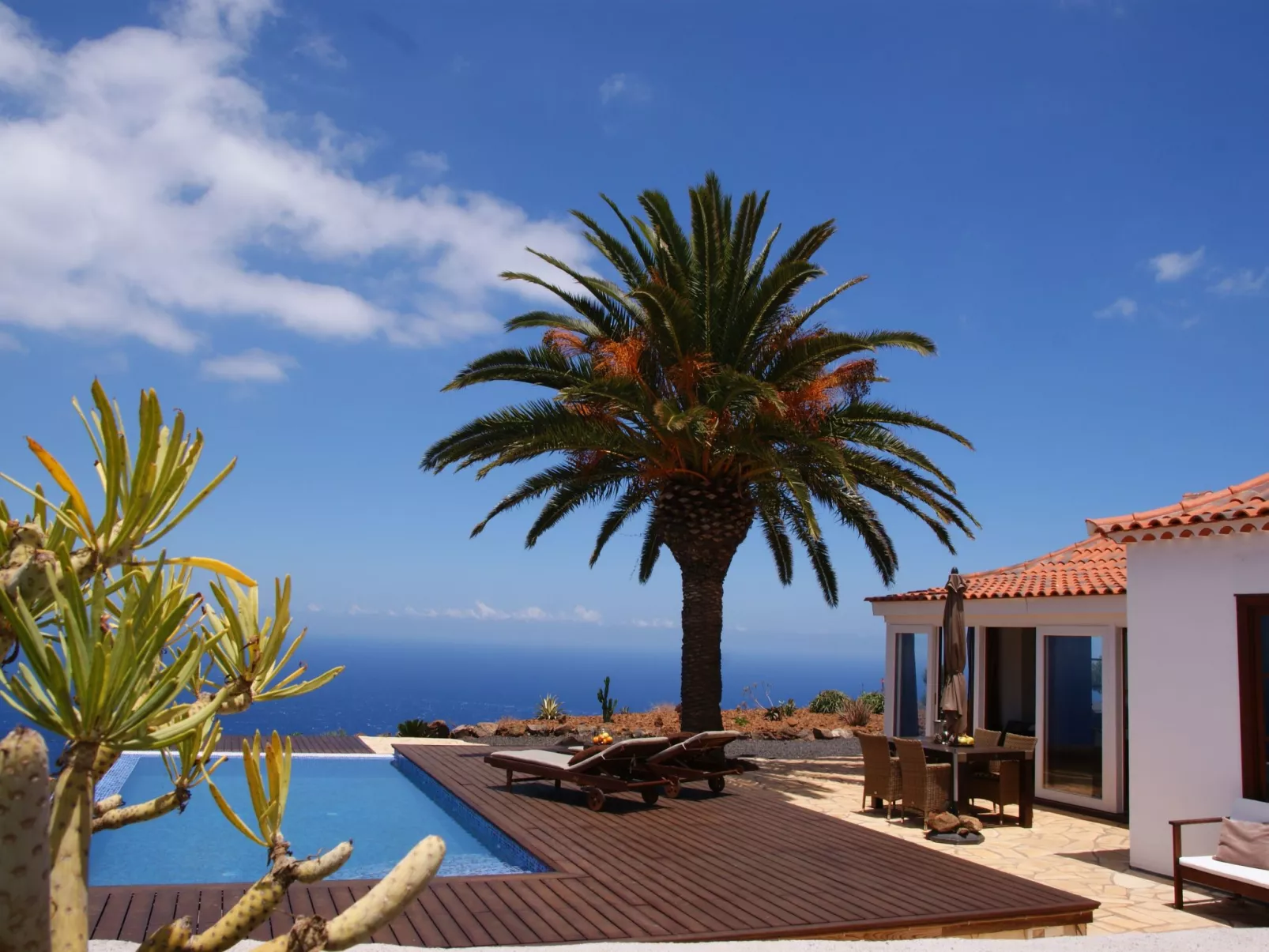 Romantische Ferienvilla mit Infinity-Pool und Panoramameerblick - Image-tags.info