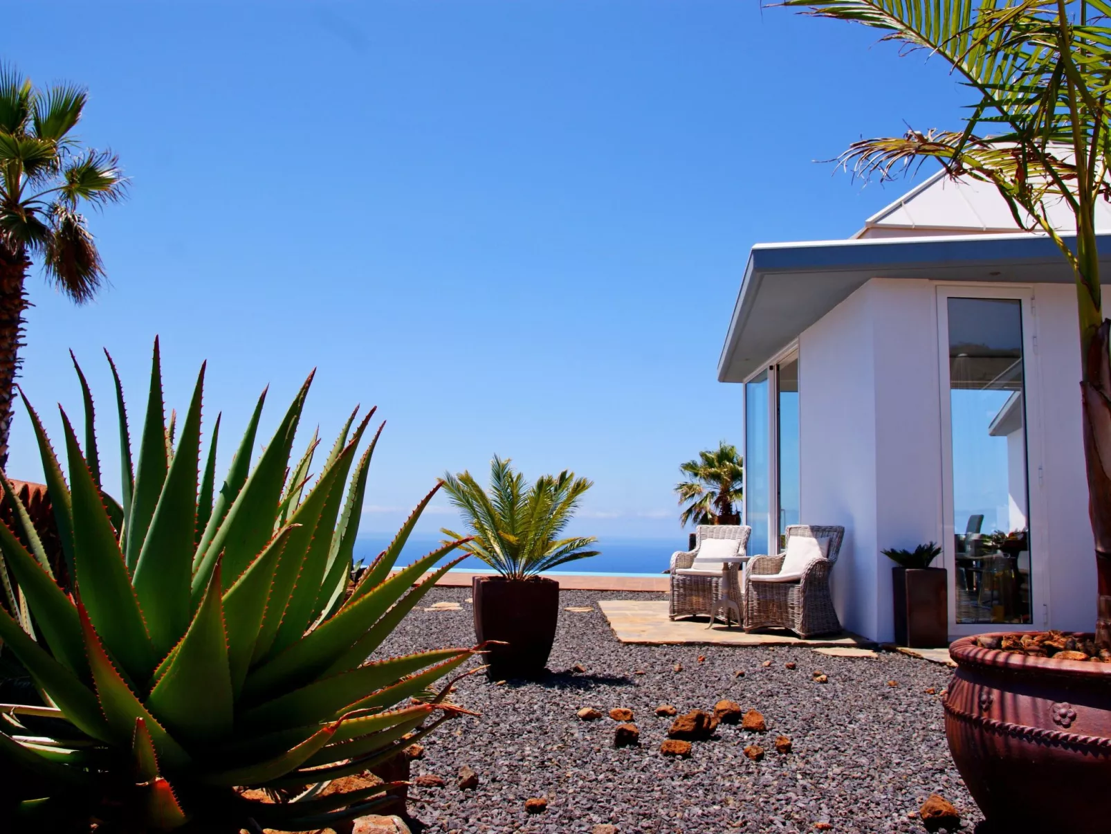 Moderne Architekten-Villa mit Infinity-Pool und Meerblick - Image-tags.info