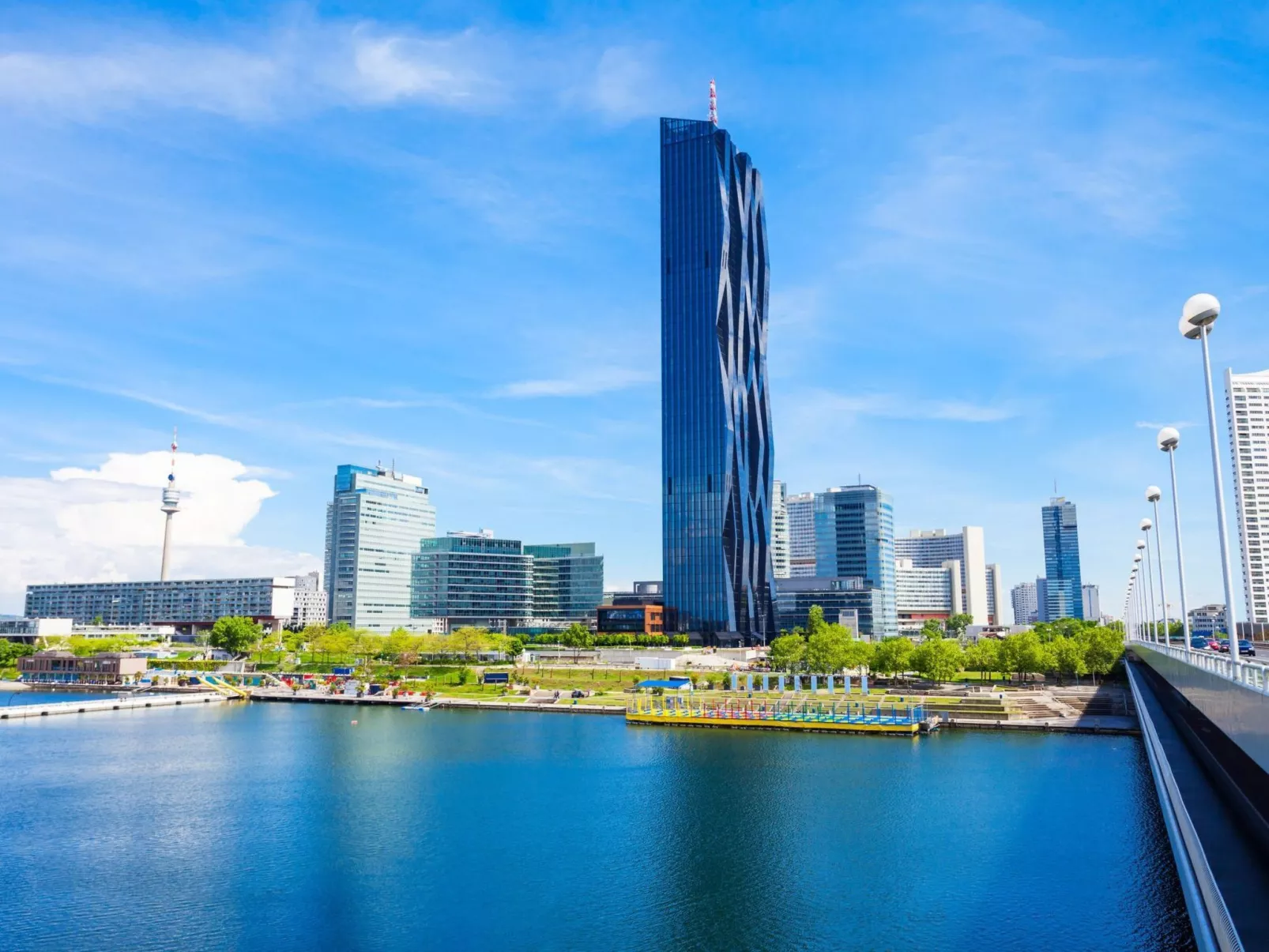 Moderne Wohnung in Kaisermühlen mit Garten und Panoramablick - Image-tags.info