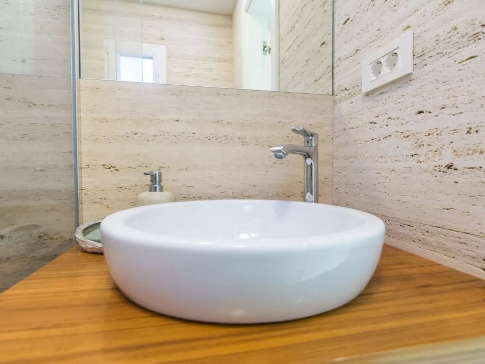 Luxuriöse Villa White Rose mit Pool in der Nähe von Zrče Beach - Image-tags.info