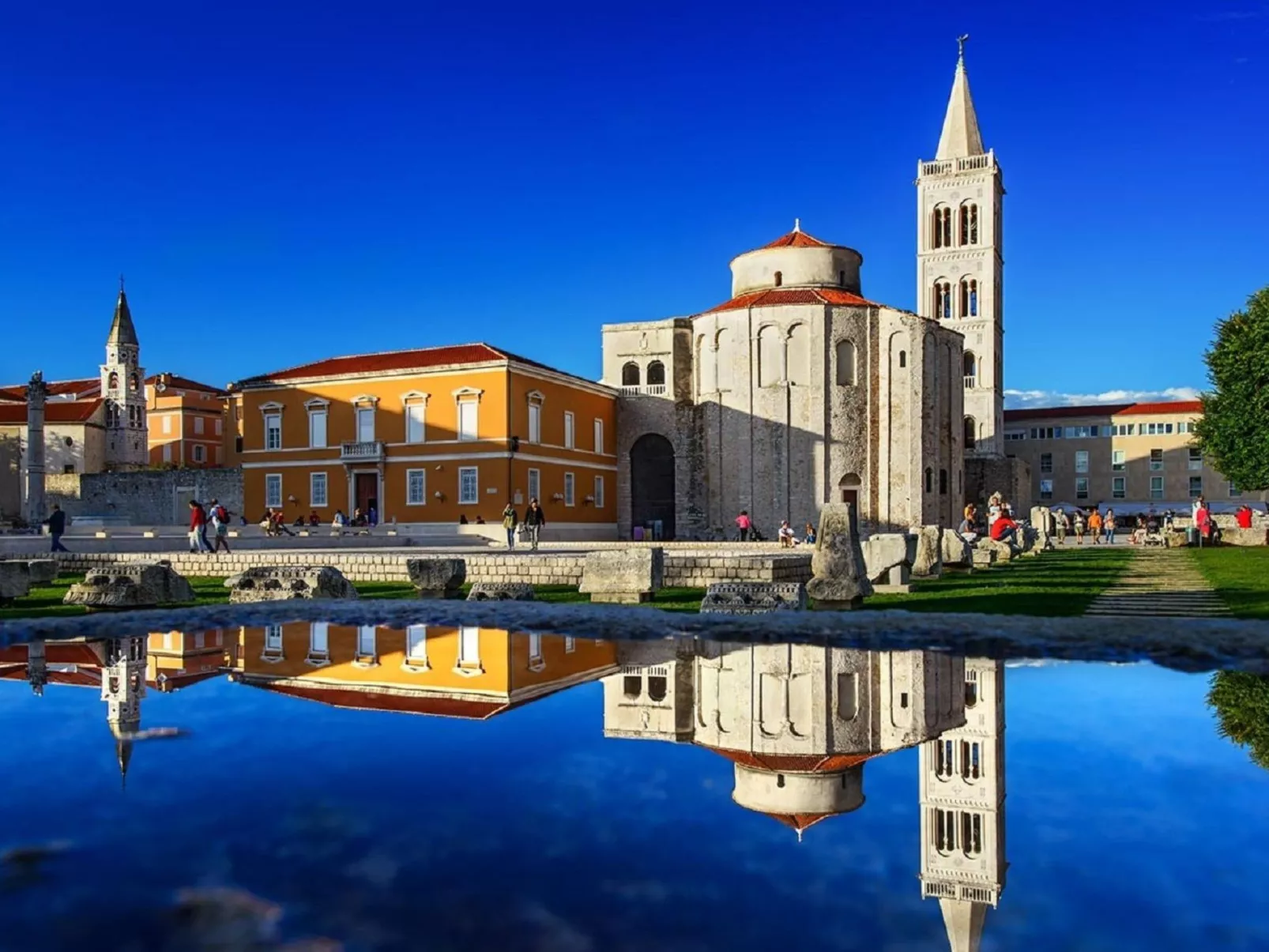 Neue Luxusvilla mit Schwimmbad, Sauna - Image-tags.info