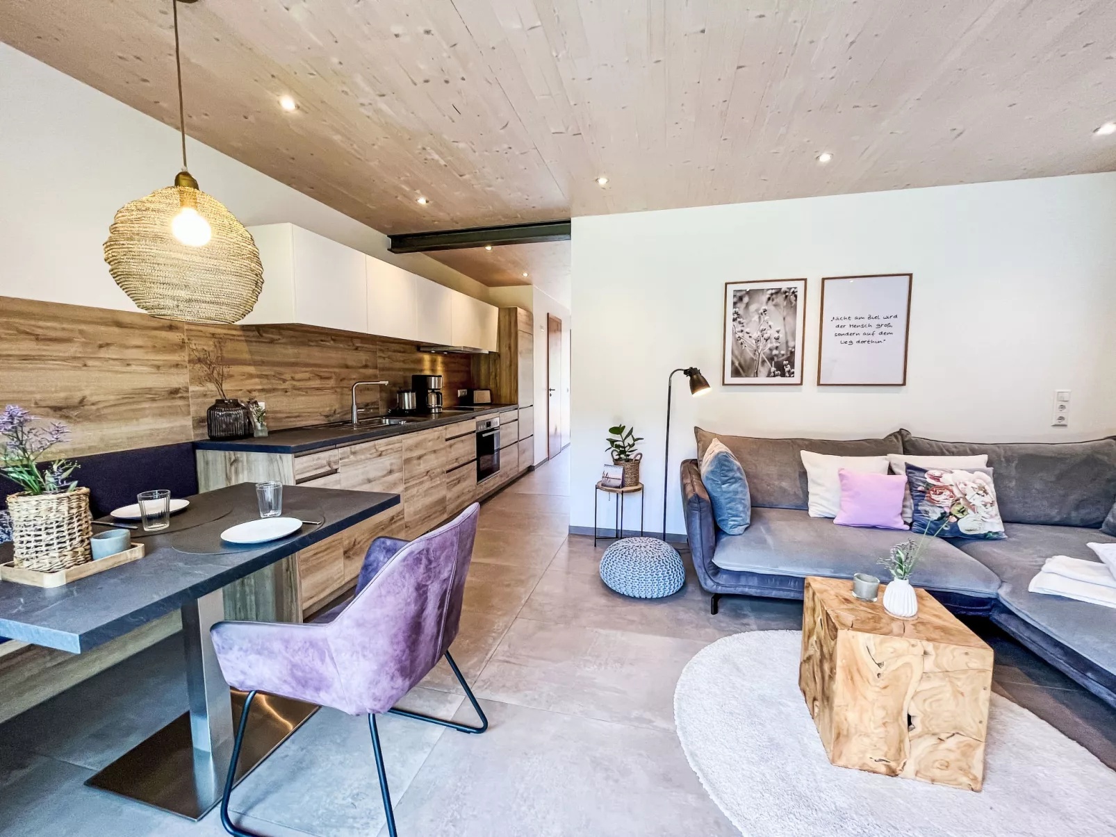 Kinast (HFT201)-Binnen