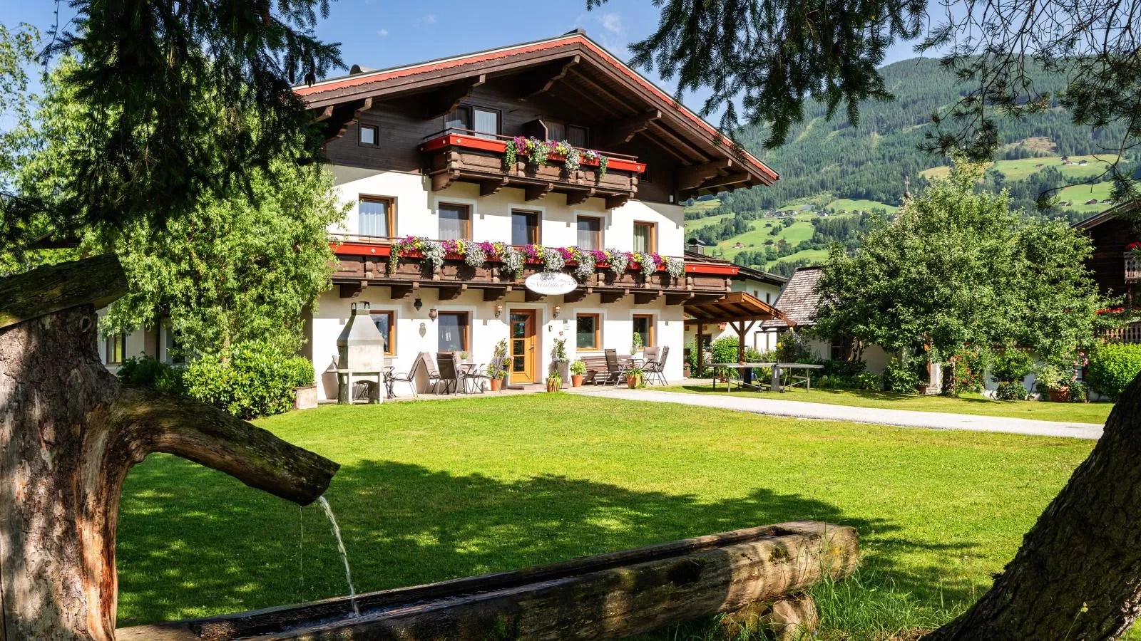 Mühlhof-Buitenkant zomer