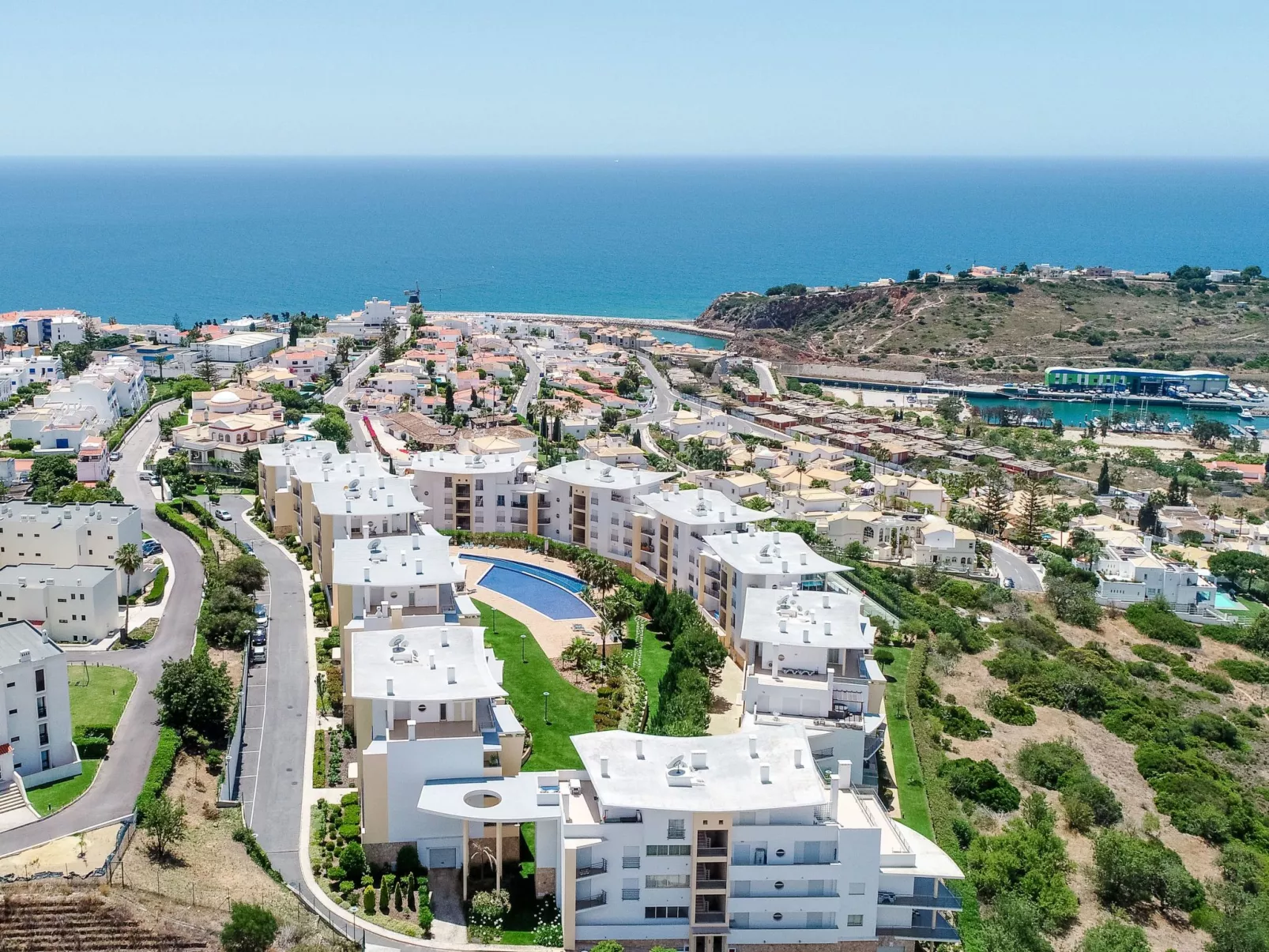 "Elena 2" mit Blick auf das Wasser - Image-tags.info