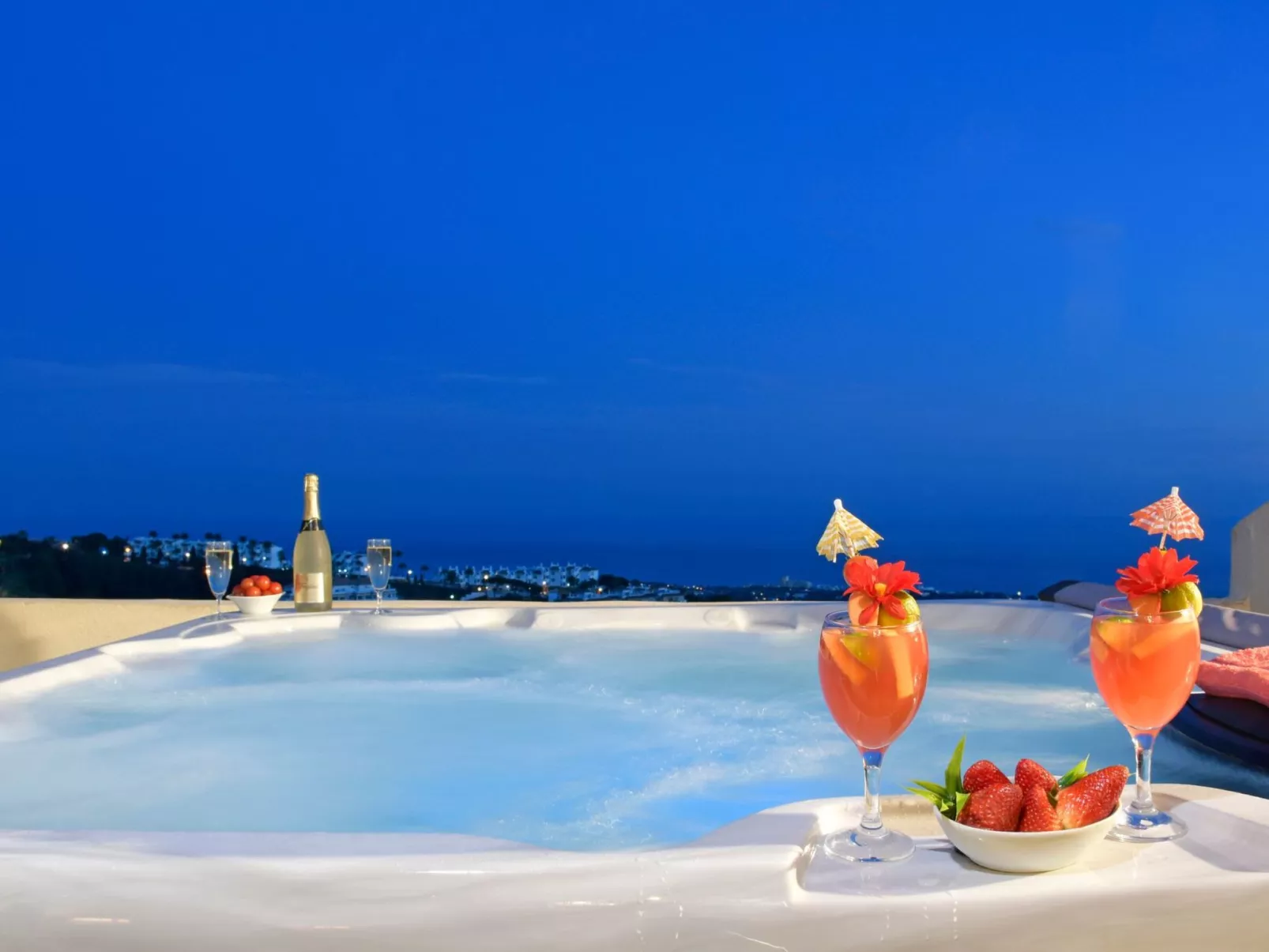 Penthouse, Jacuzzi, Meerblick, BBQ,wifi, AC - Buiten