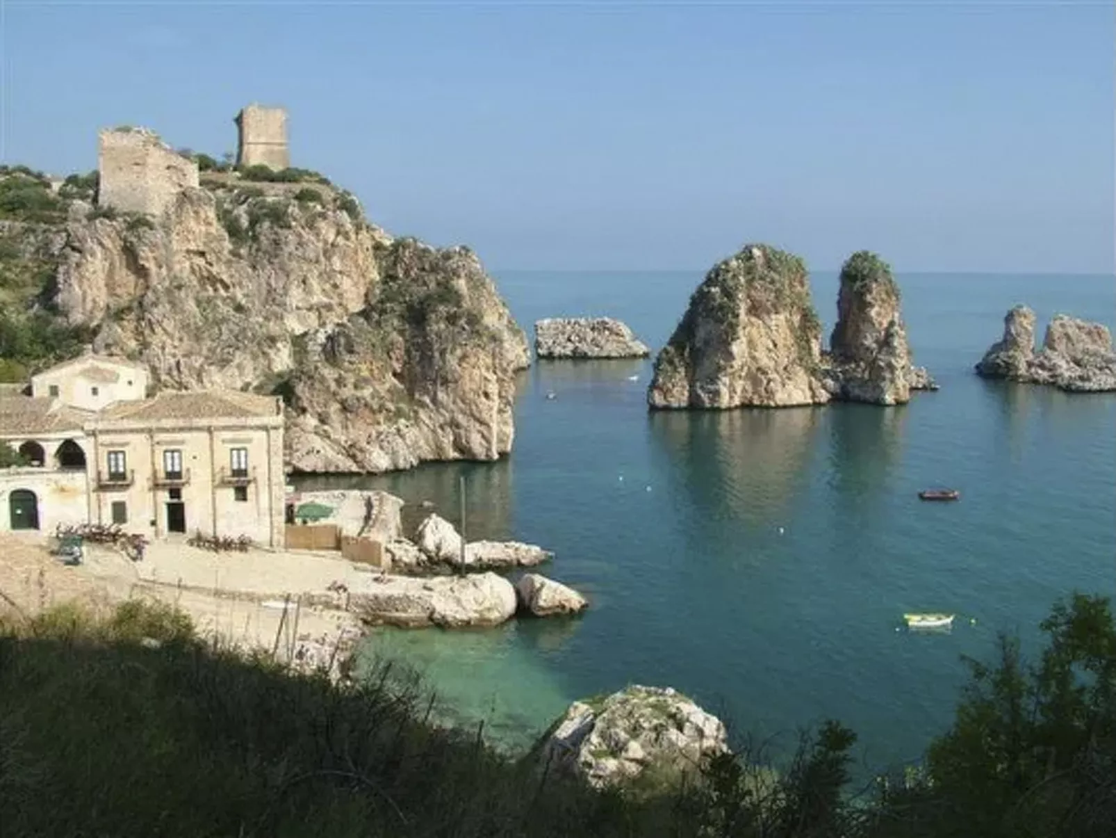 Lila Wohnung mit Schwimmbad und Meerblick - Image-tags.info