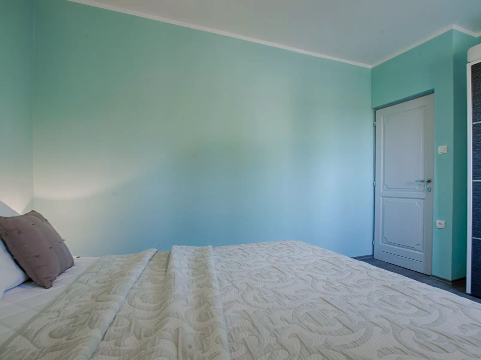 Luxuriöse Villa mit Pool, großem mediterranen Garten und Kinderspielplatz. - Image-tags.info