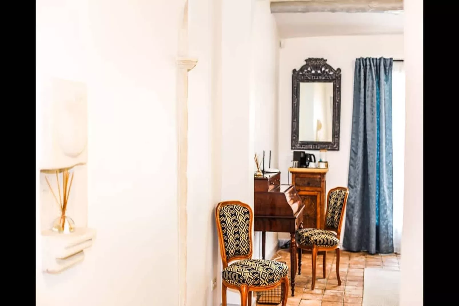 Charmant Mas Provençal avec piscine et jacuzzis-Overloop