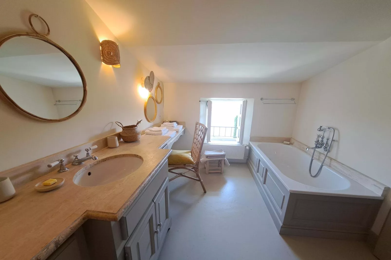 Mas Maillane demeure du XVIIIe entièrement rénové-Badkamer