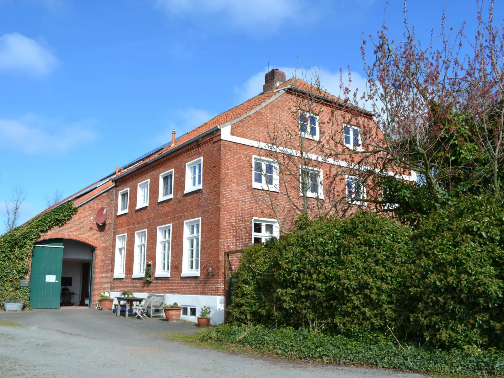 Landgut mit Dachterrasse - Buiten
