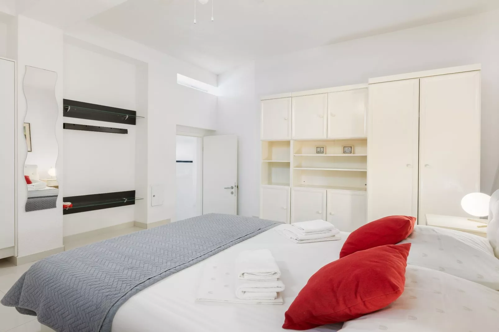 Villa Blanka - Six Bedroom Villa with Swimming Pool and Sea View-Slaapkamer