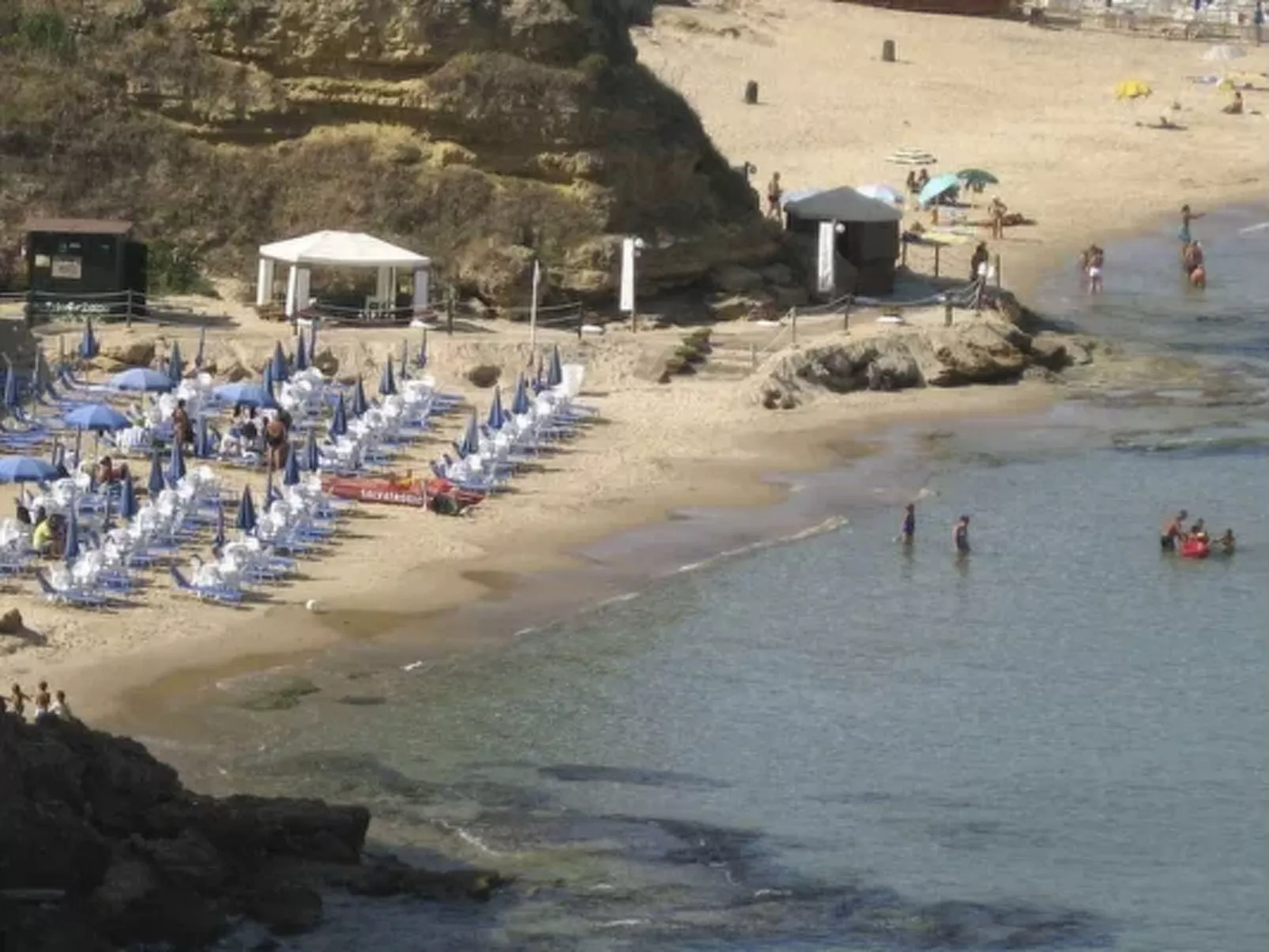 Lila Wohnung mit Schwimmbad und Meerblick - Image-tags.info