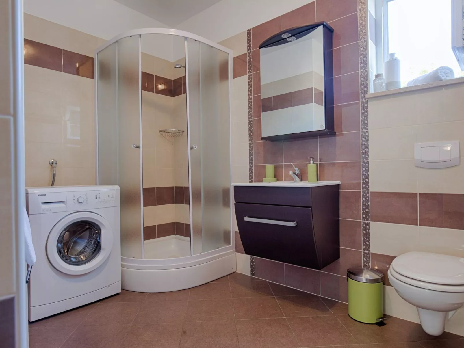 Luxuriöse Villa mit Pool, großem mediterranen Garten und Kinderspielplatz. - Image-tags.info